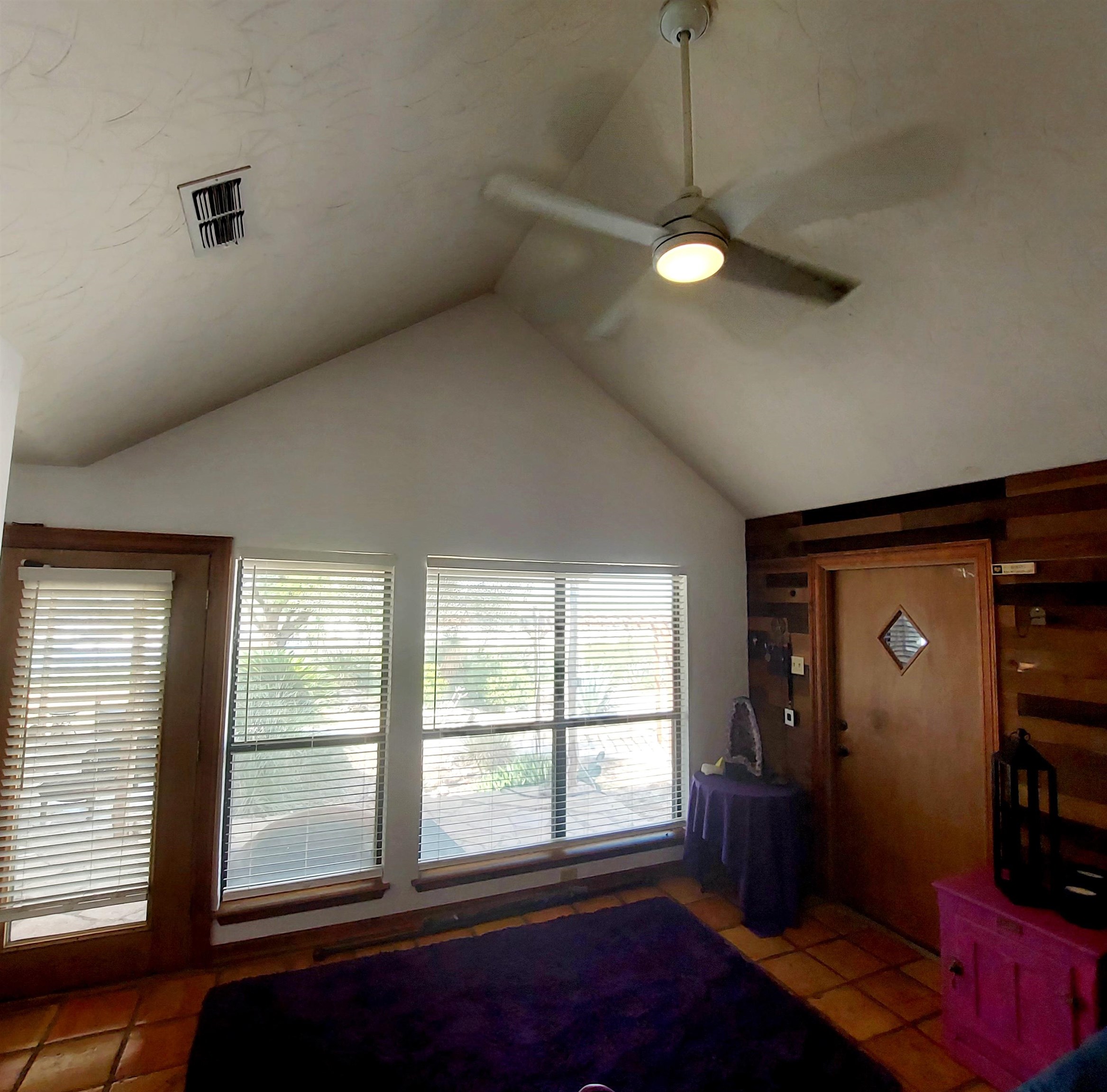 Image 34 of 50 For 585 Palomino