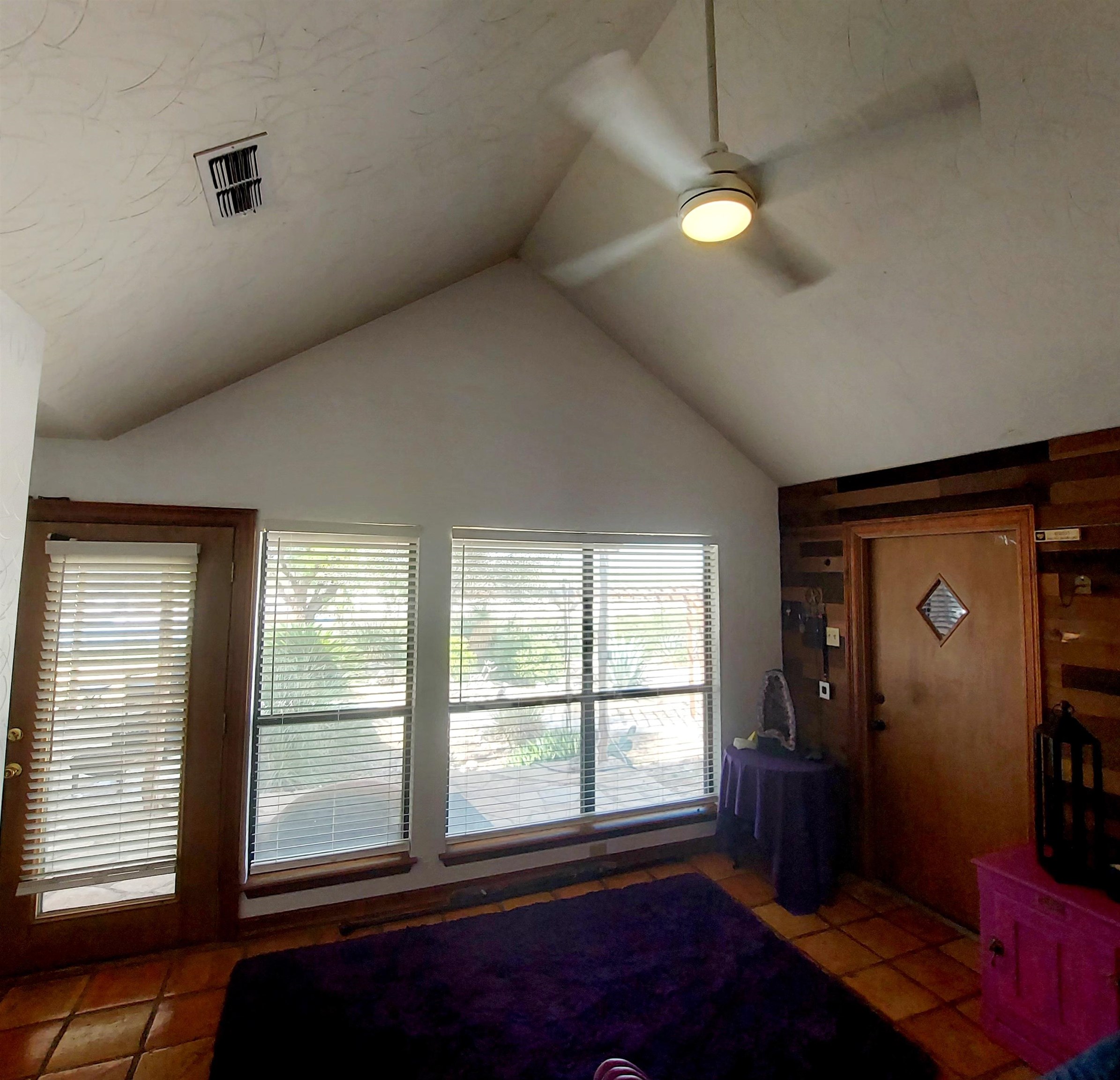 Image 35 of 50 For 585 Palomino