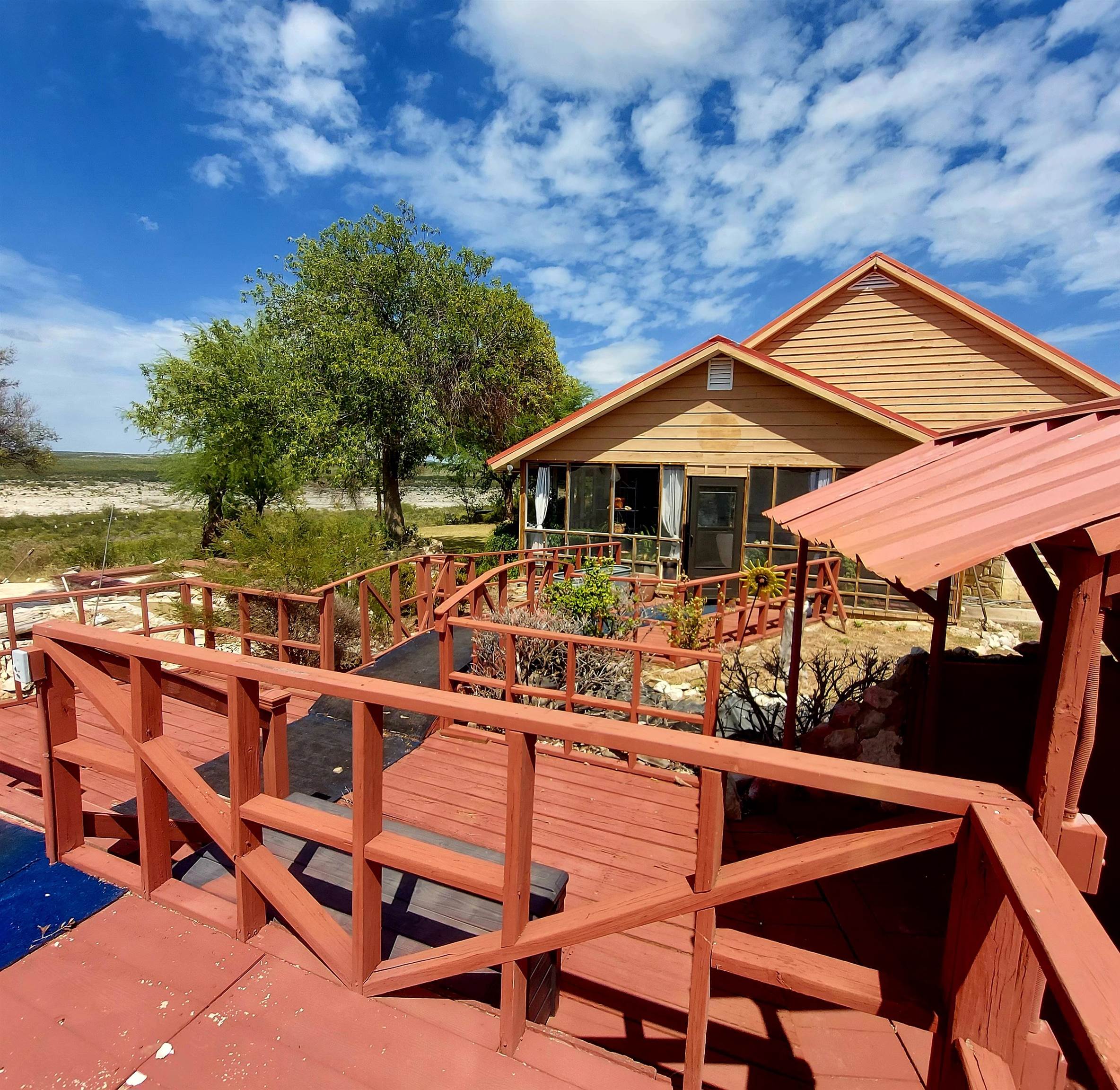 Image 37 of 50 For 585 Palomino