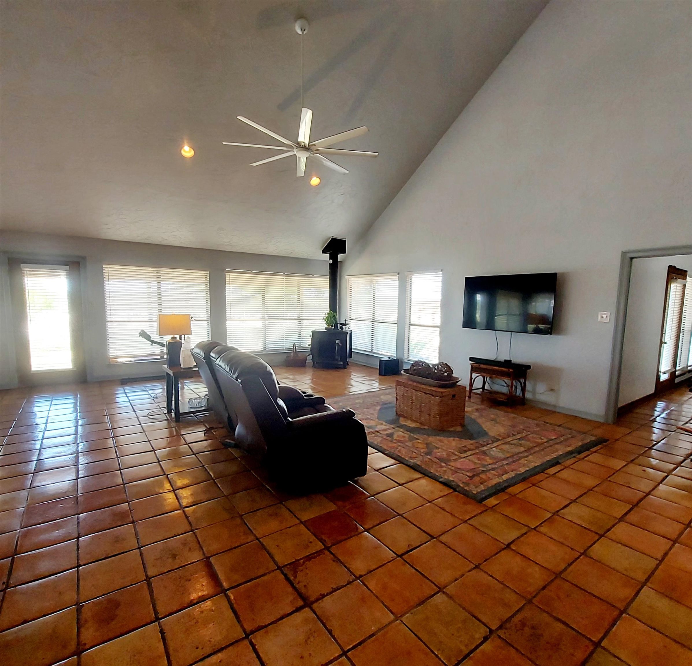 Image 7 of 50 For 585 Palomino