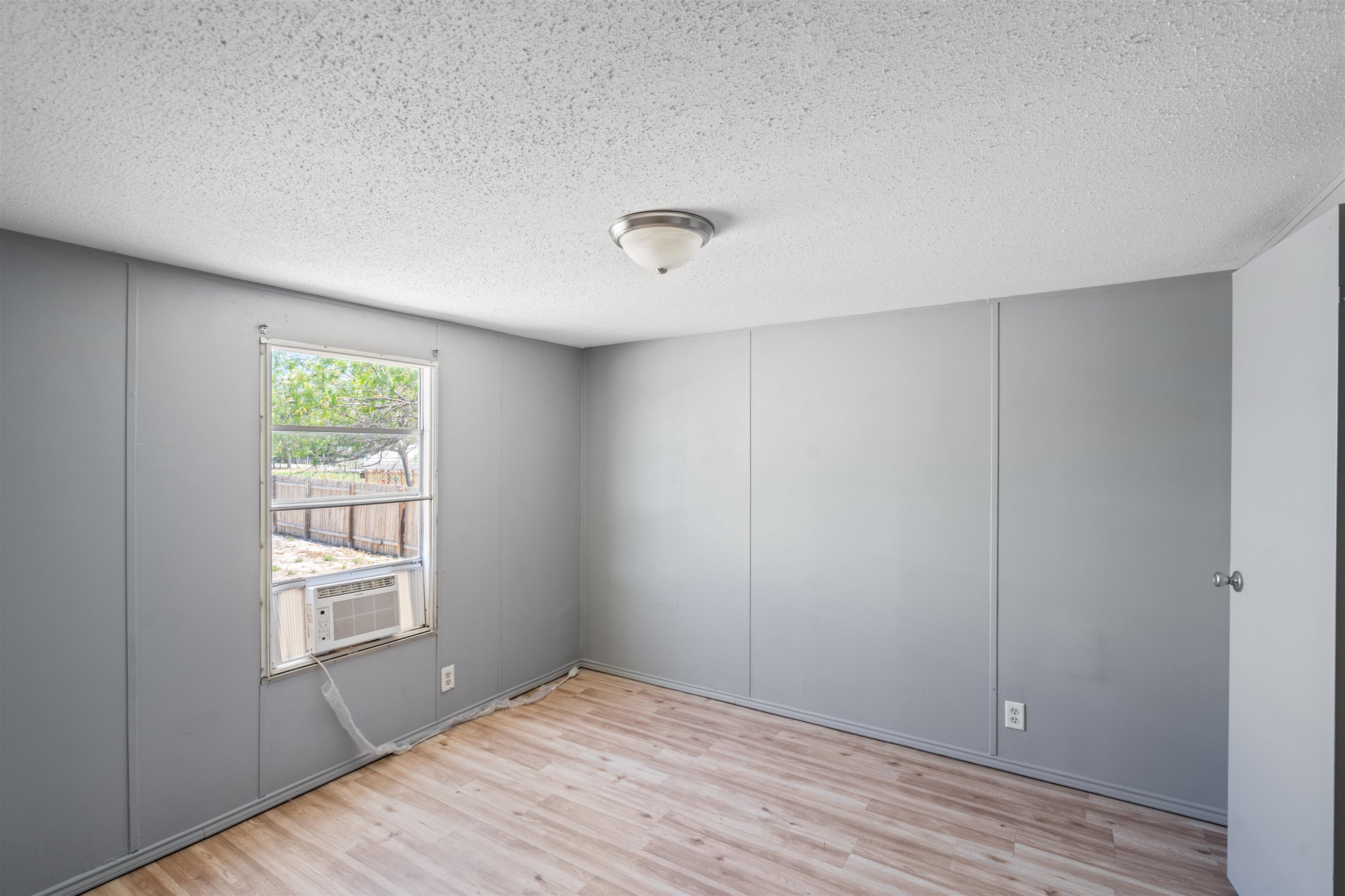 Image 12 of 14 For 917 De La Rosa E