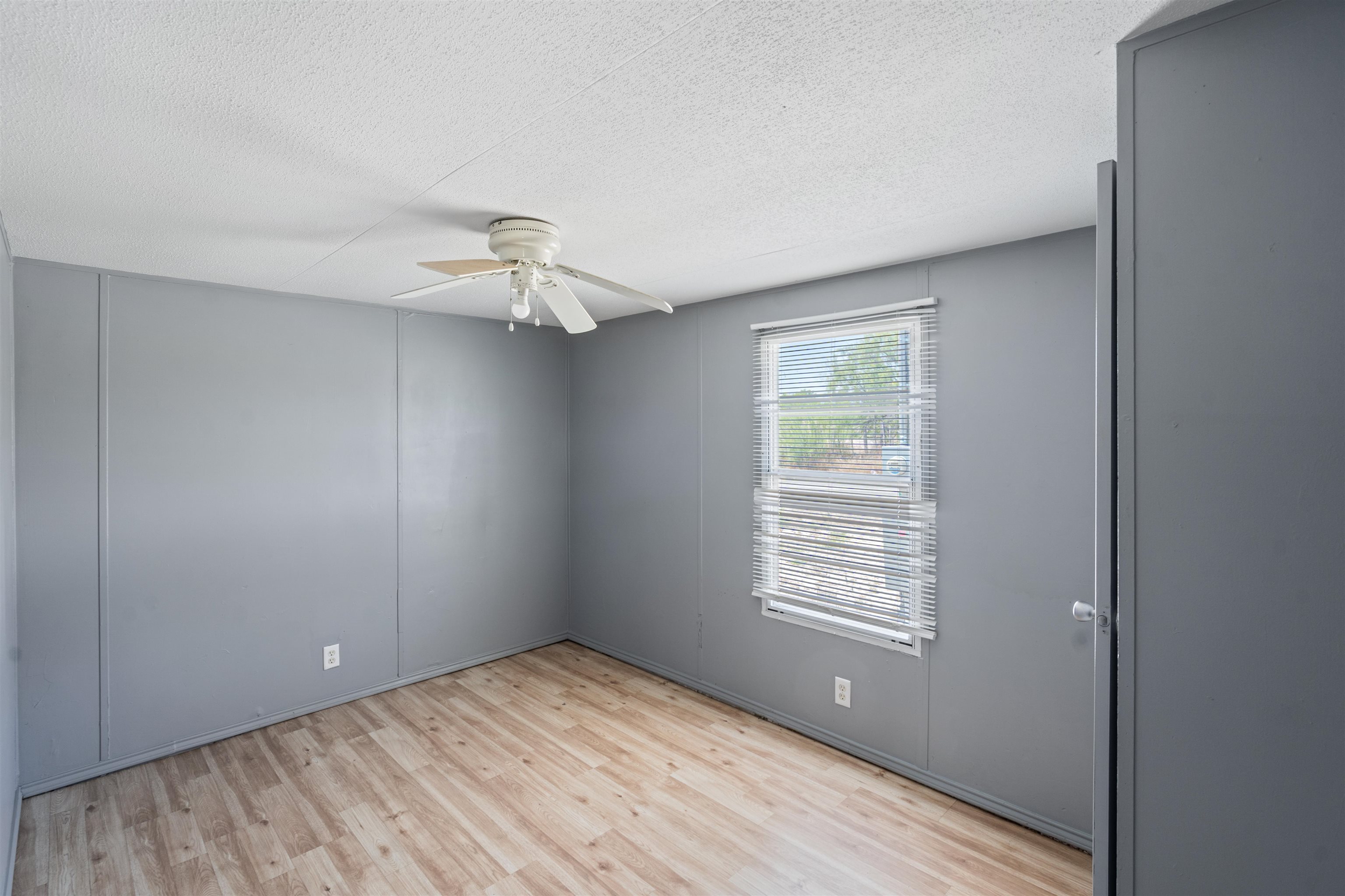 Image 6 of 14 For 917 De La Rosa E