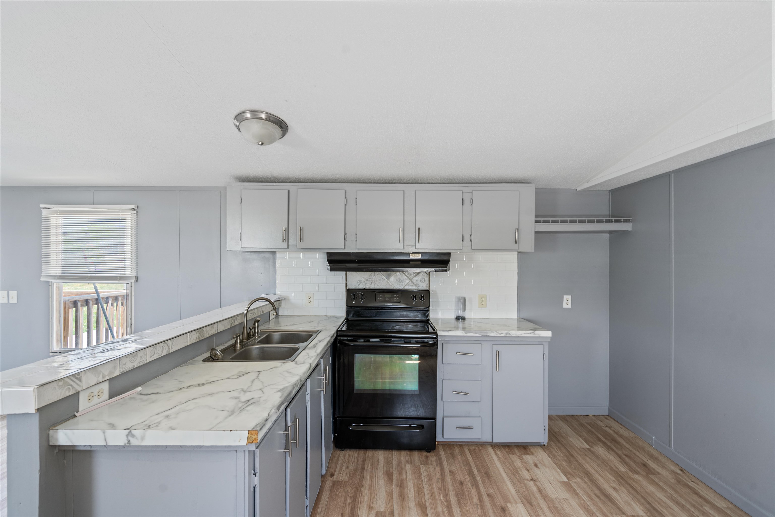 Image 8 of 14 For 917 De La Rosa E