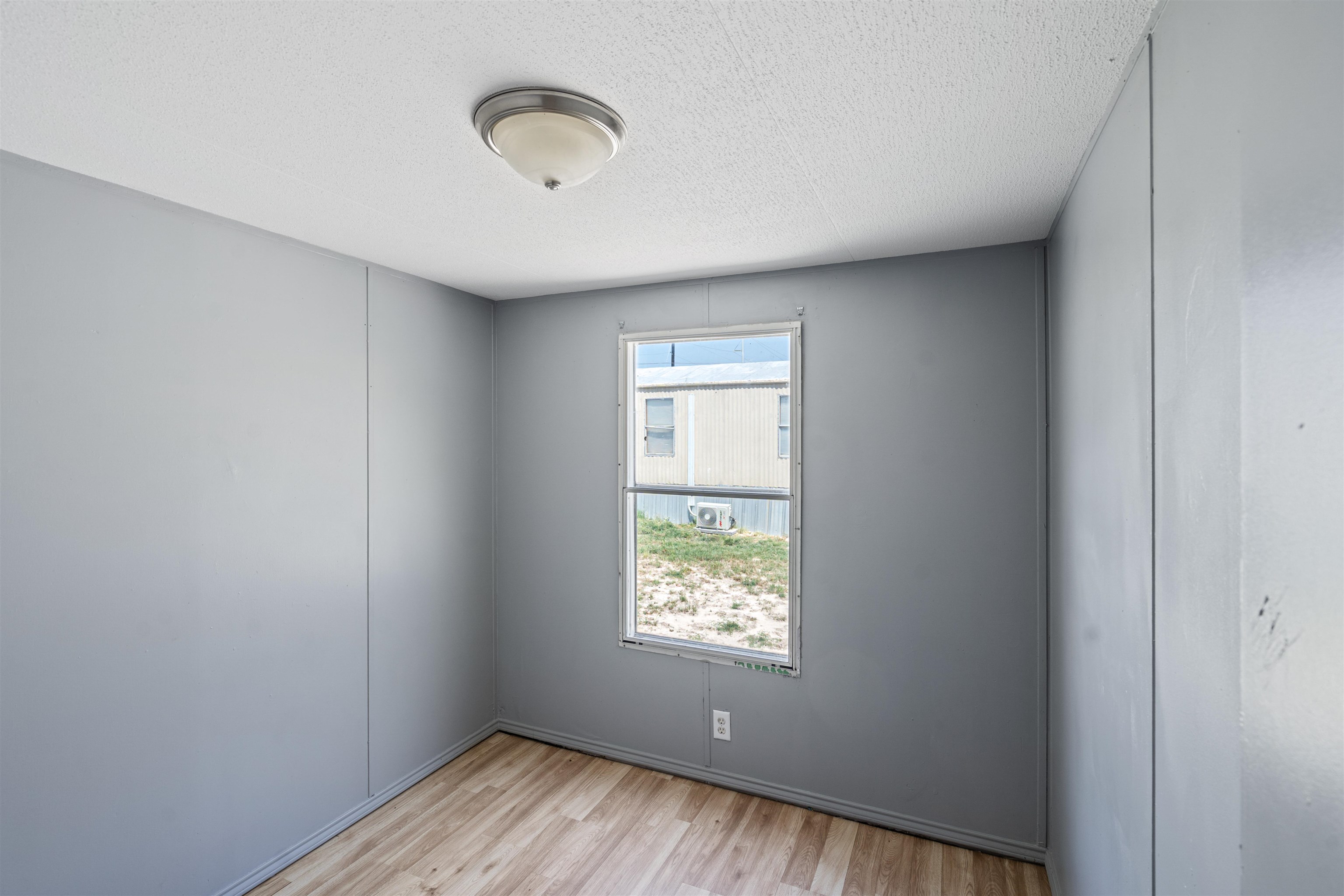 Image 9 of 14 For 917 De La Rosa E