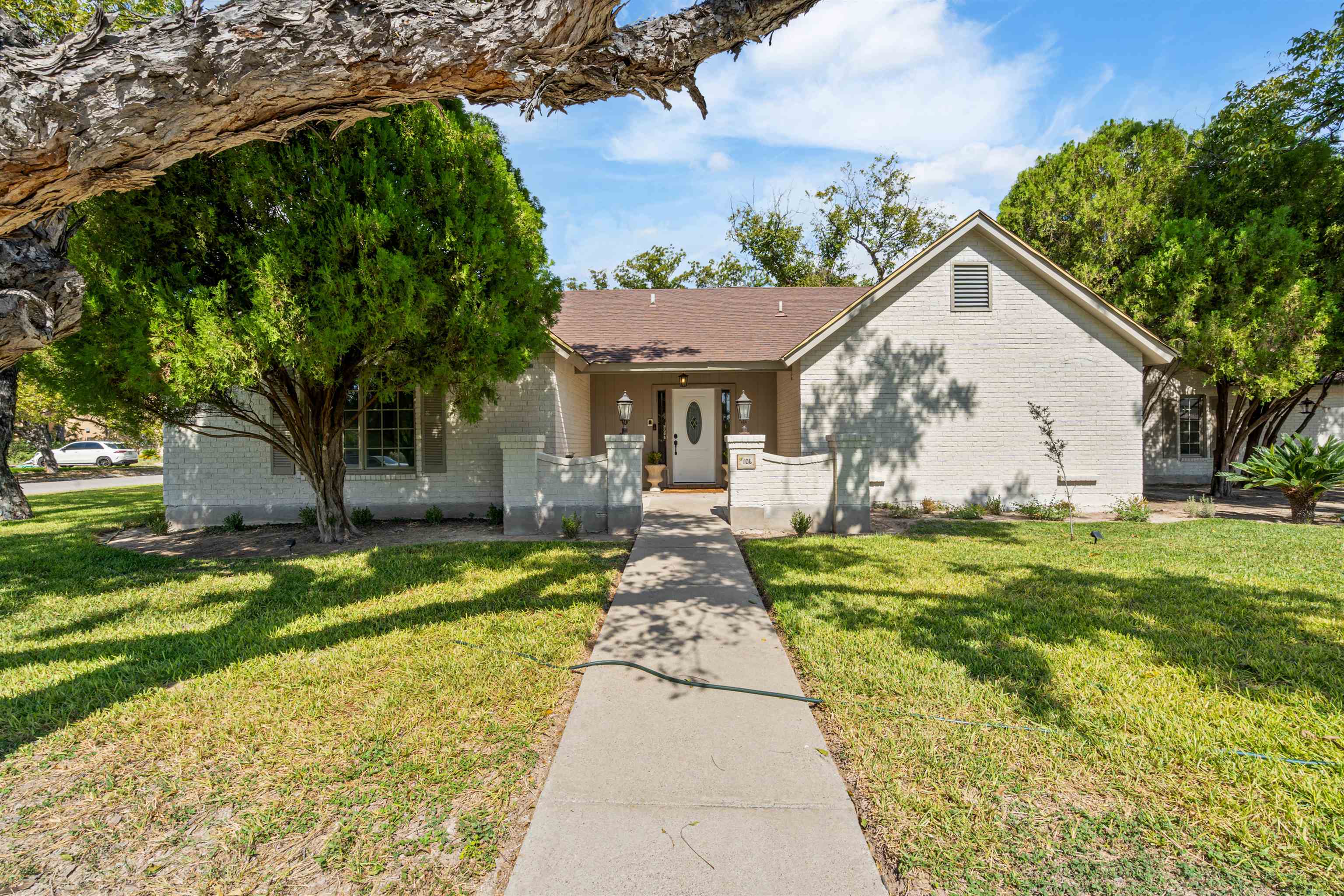 Image 2 of 50 For 106 Angela  