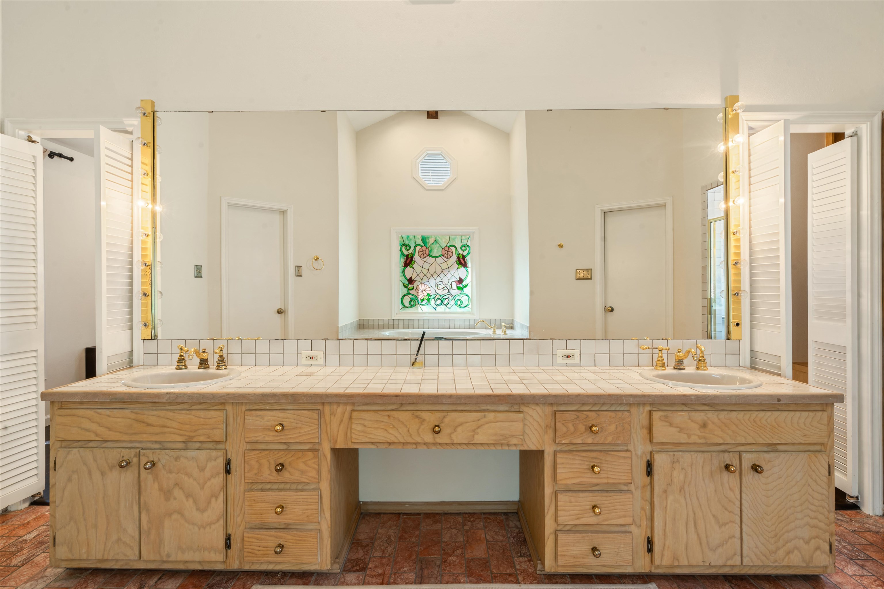 Image 20 of 50 For 106 Angela  