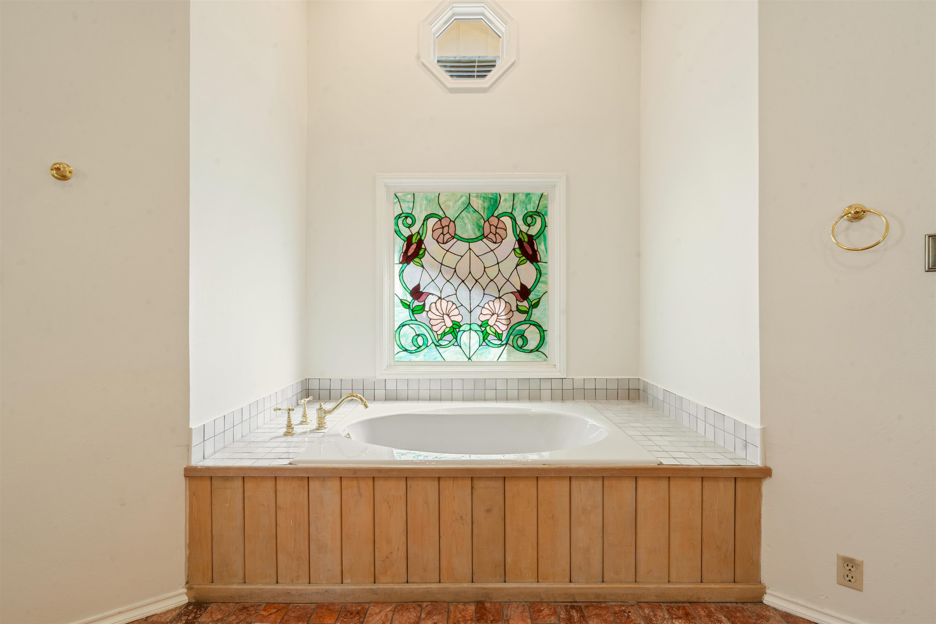 Image 21 of 50 For 106 Angela  