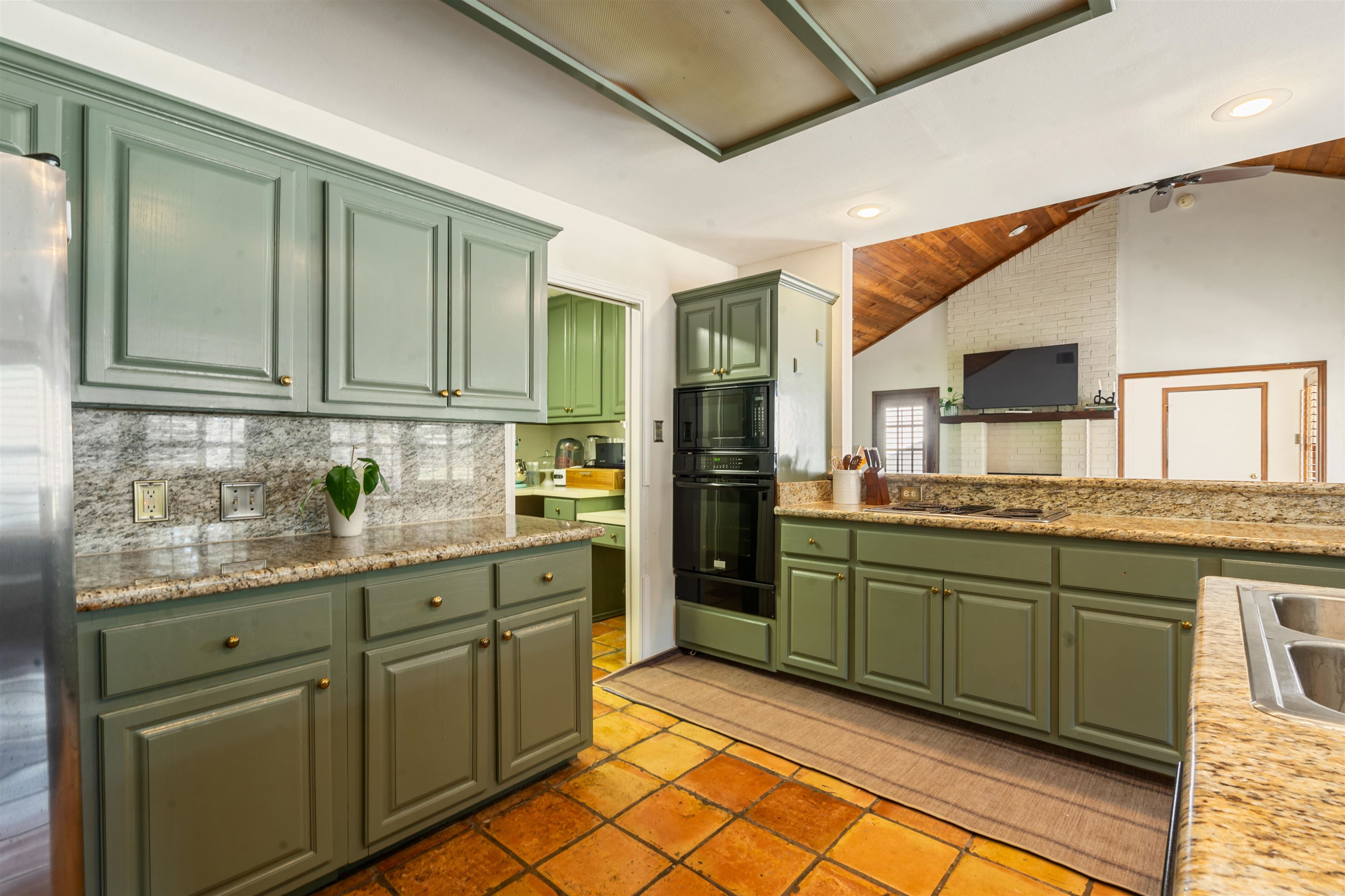 Image 30 of 50 For 106 Angela  