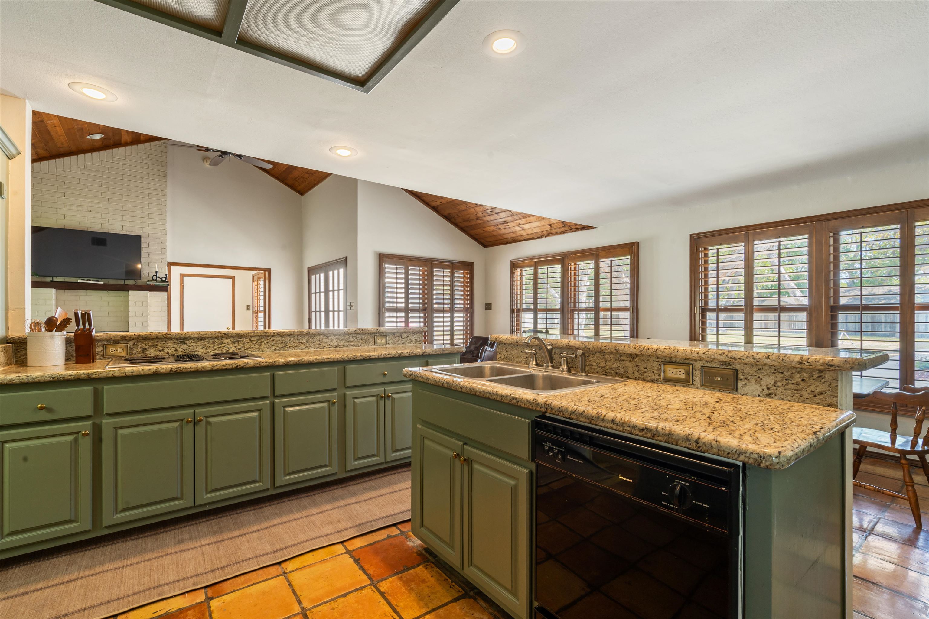 Image 32 of 50 For 106 Angela  