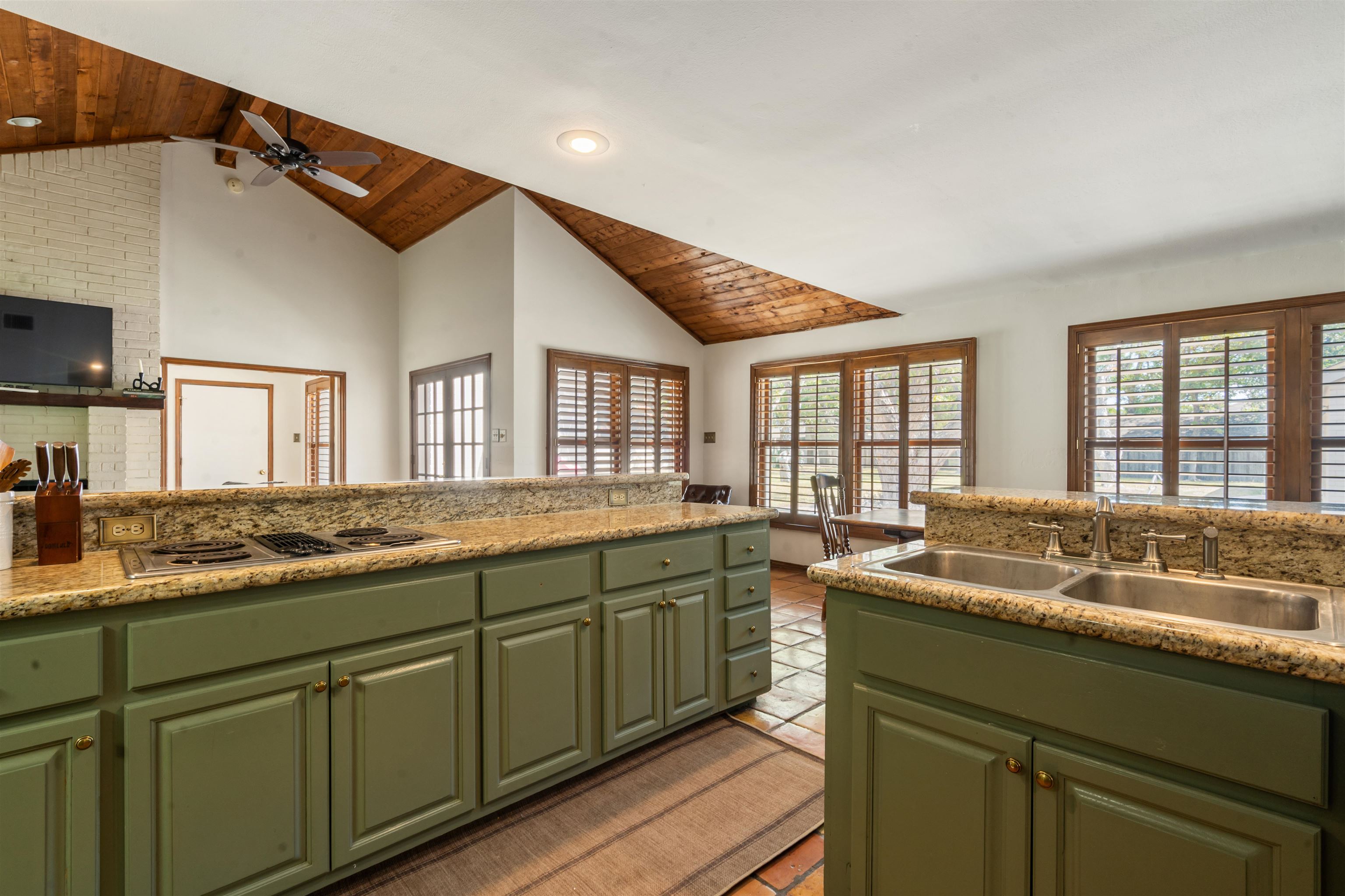 Image 33 of 50 For 106 Angela  