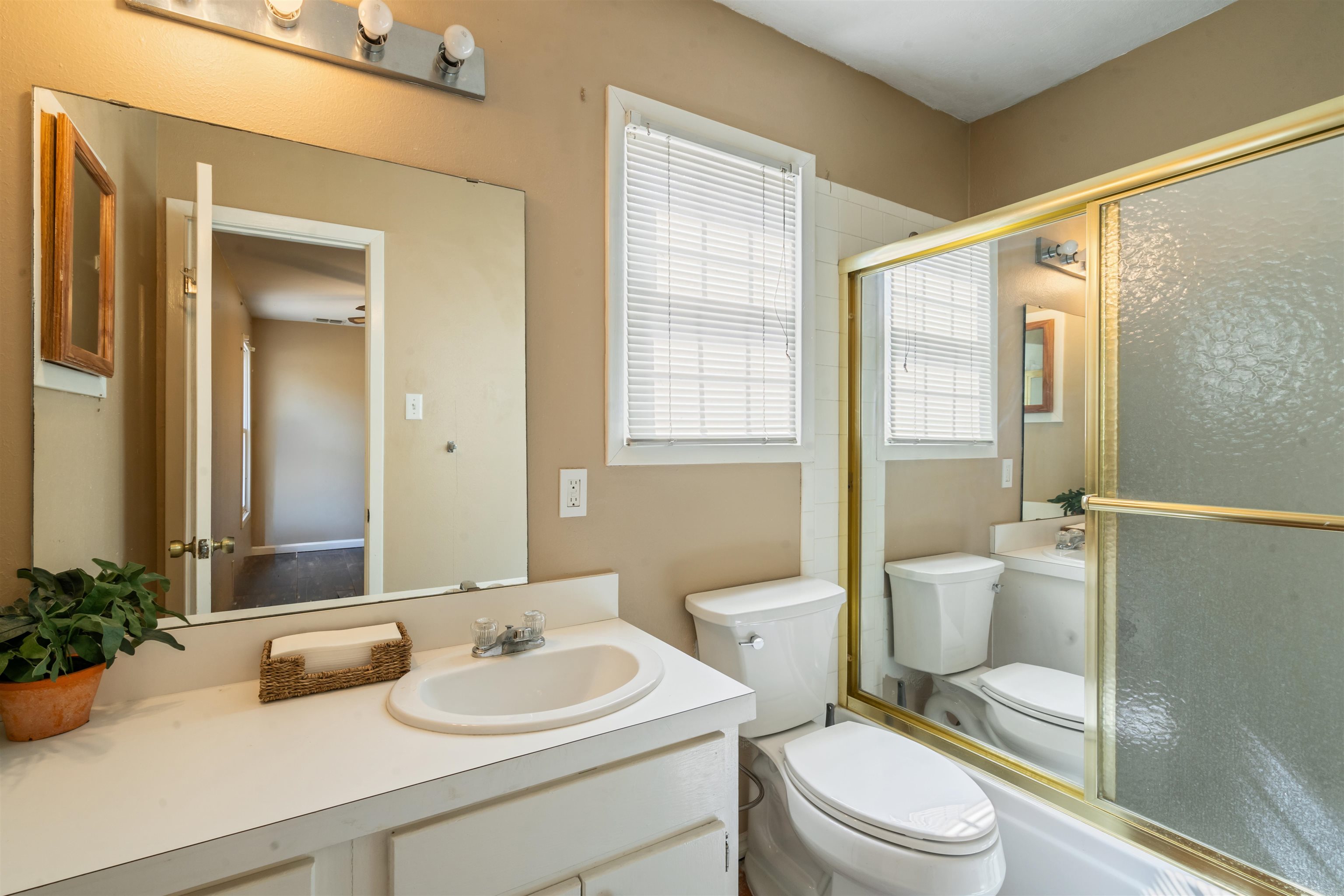 Image 42 of 50 For 106 Angela  