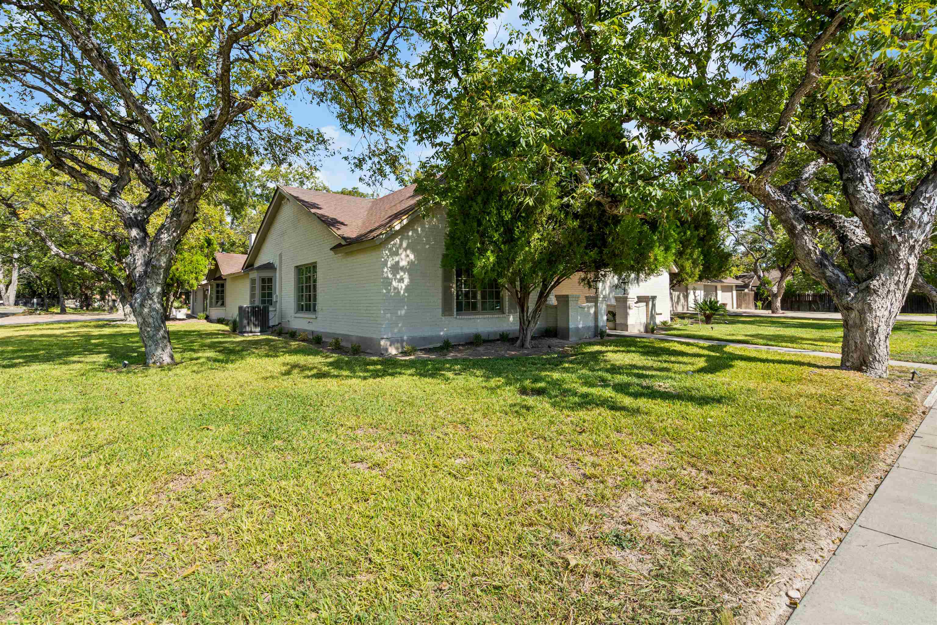 Image 8 of 50 For 106 Angela  