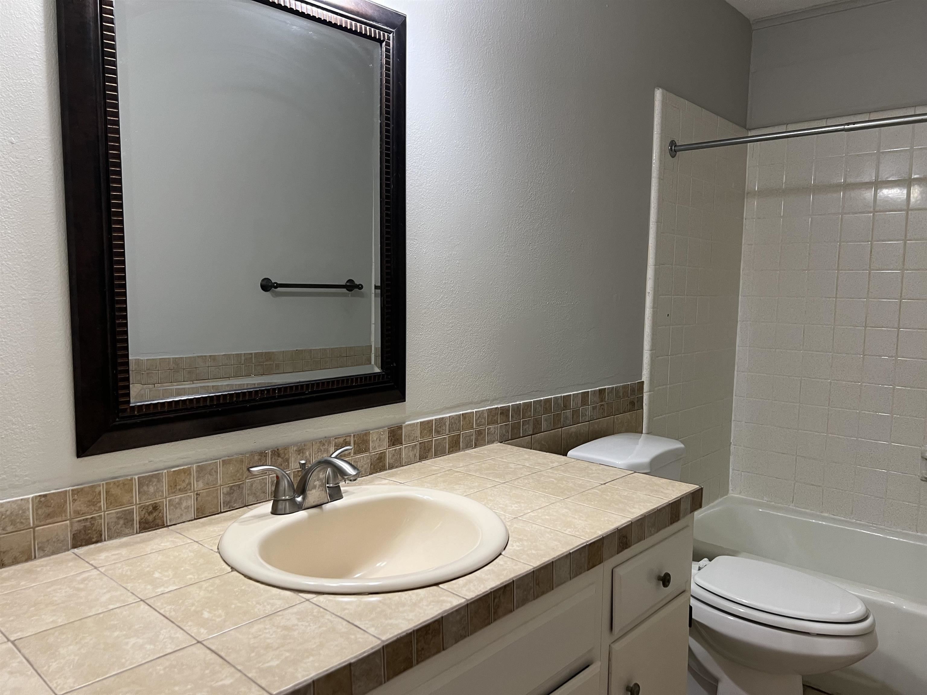 Image 11 of 13 For 710 Cantu Apt 118 W