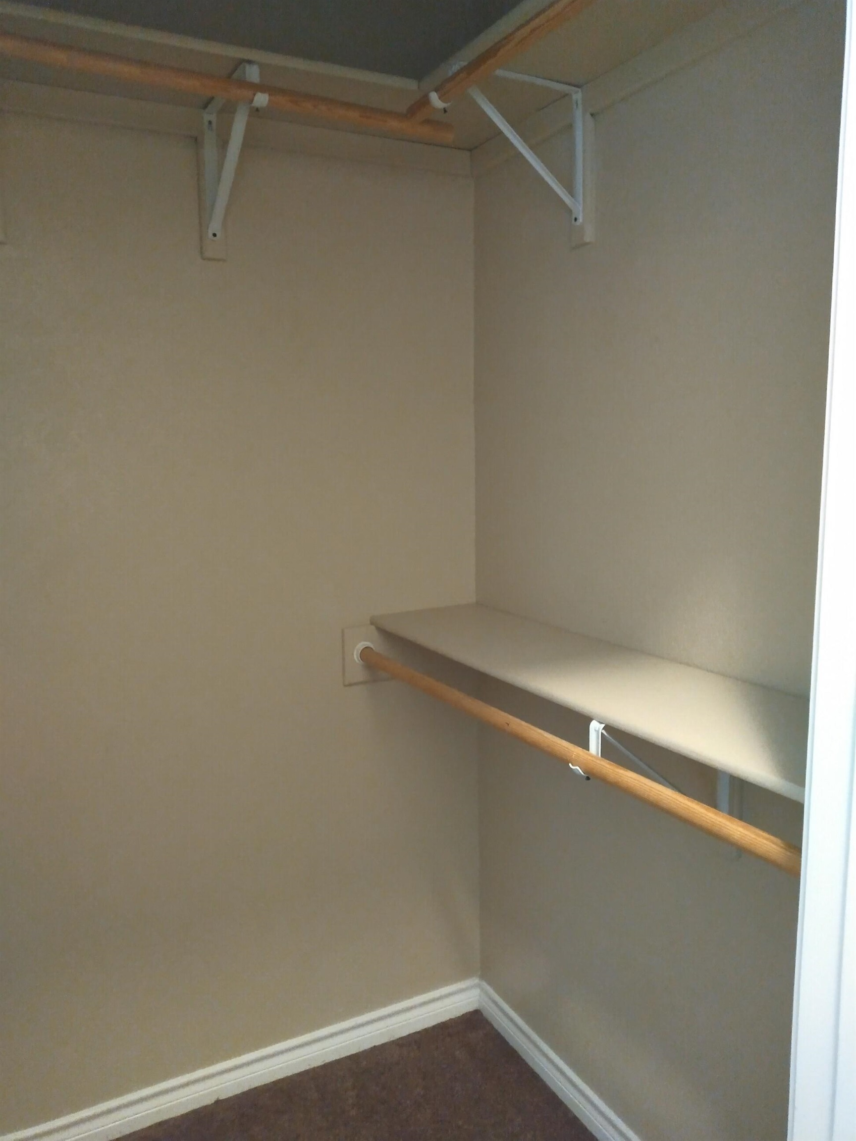 Image 11 of 17 For 603 8th - Unit D E