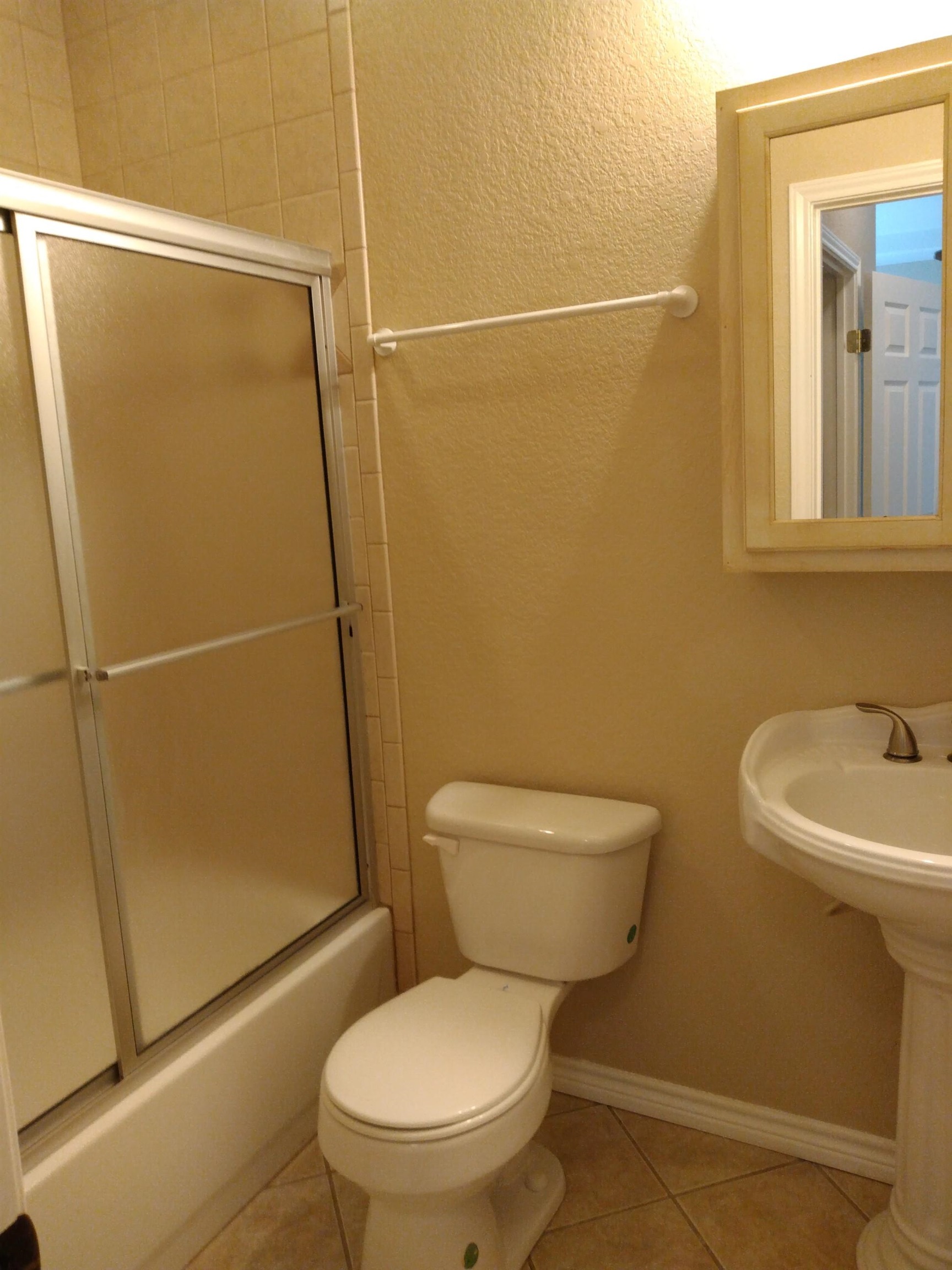 Image 12 of 17 For 603 8th - Unit D E