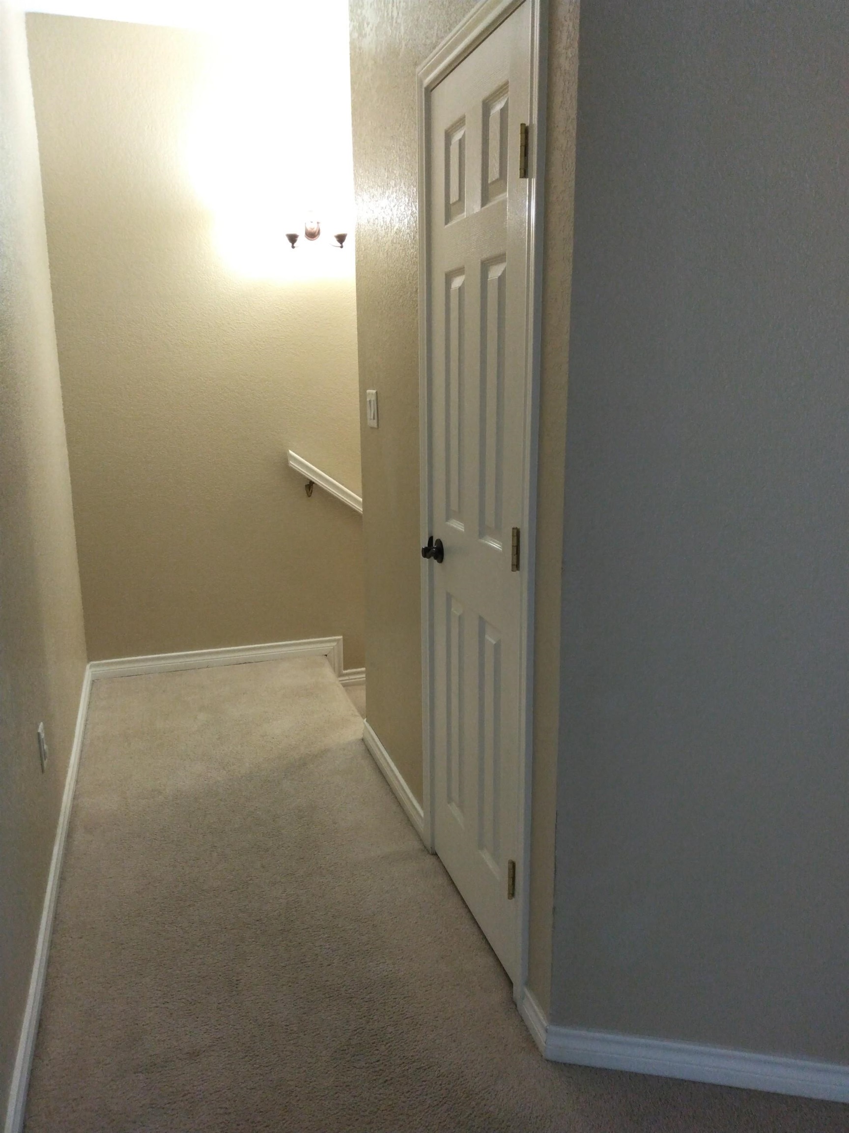 Image 13 of 17 For 603 8th - Unit D E