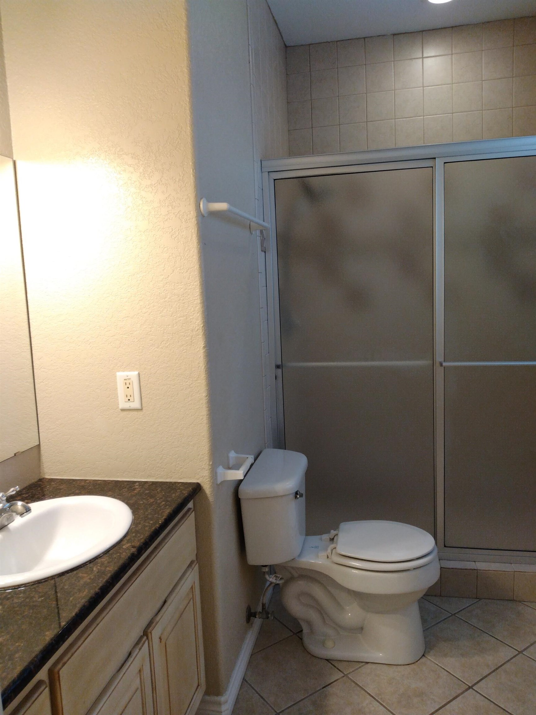 Image 16 of 17 For 603 8th - Unit D E