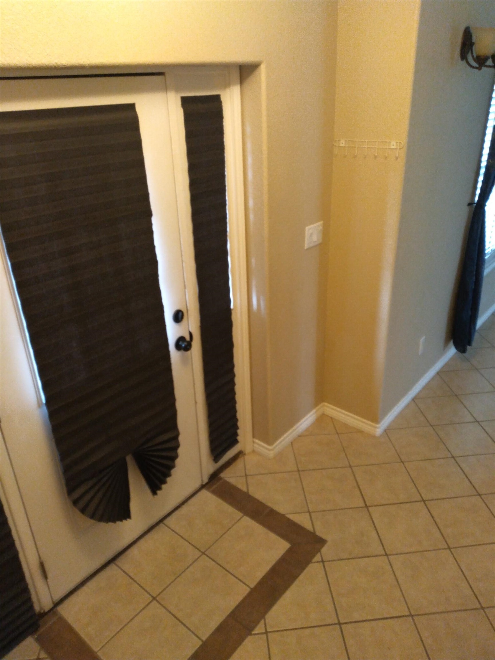 Image 2 of 17 For 603 8th - Unit D E