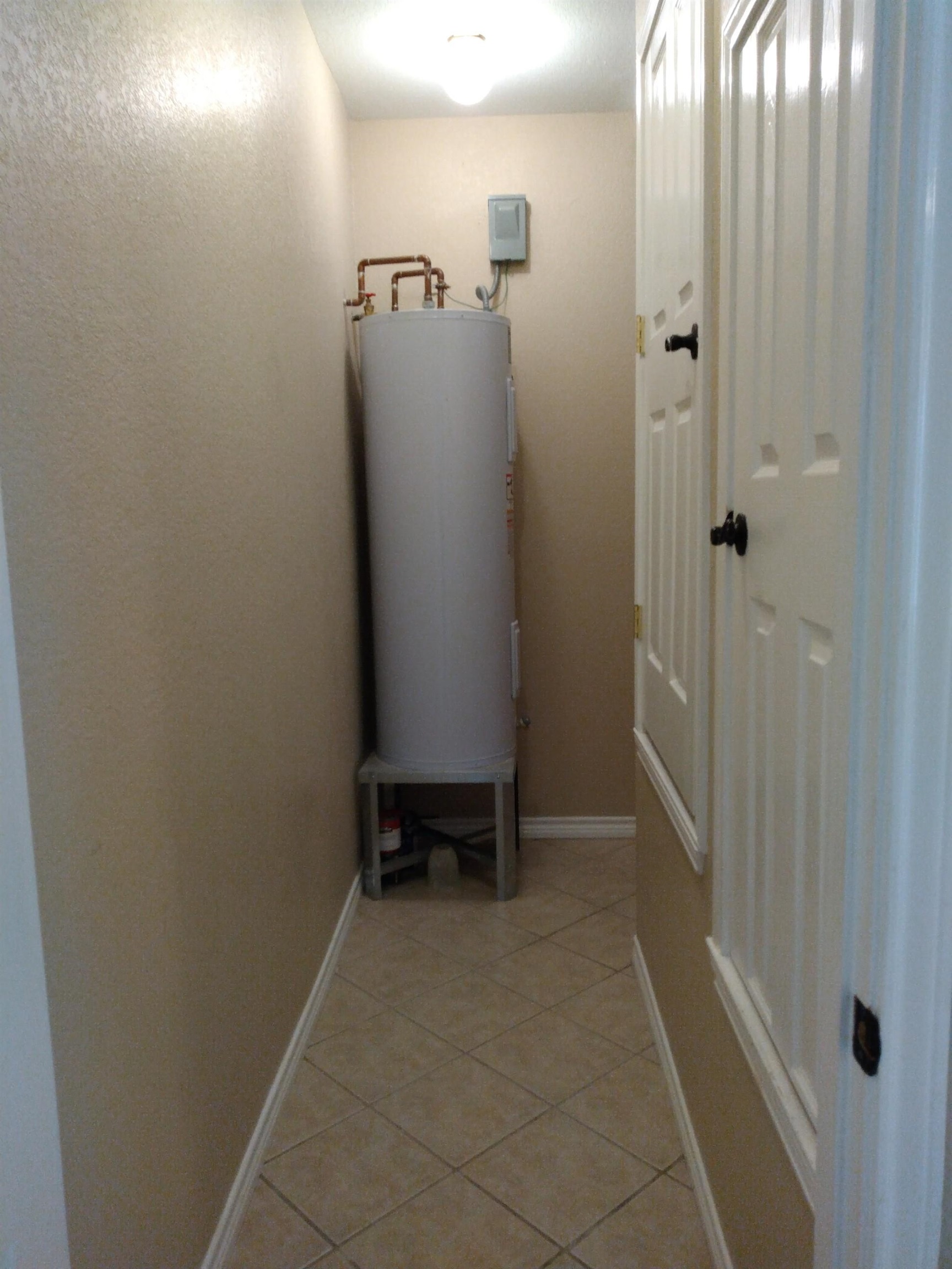 Image 7 of 17 For 603 8th - Unit D E