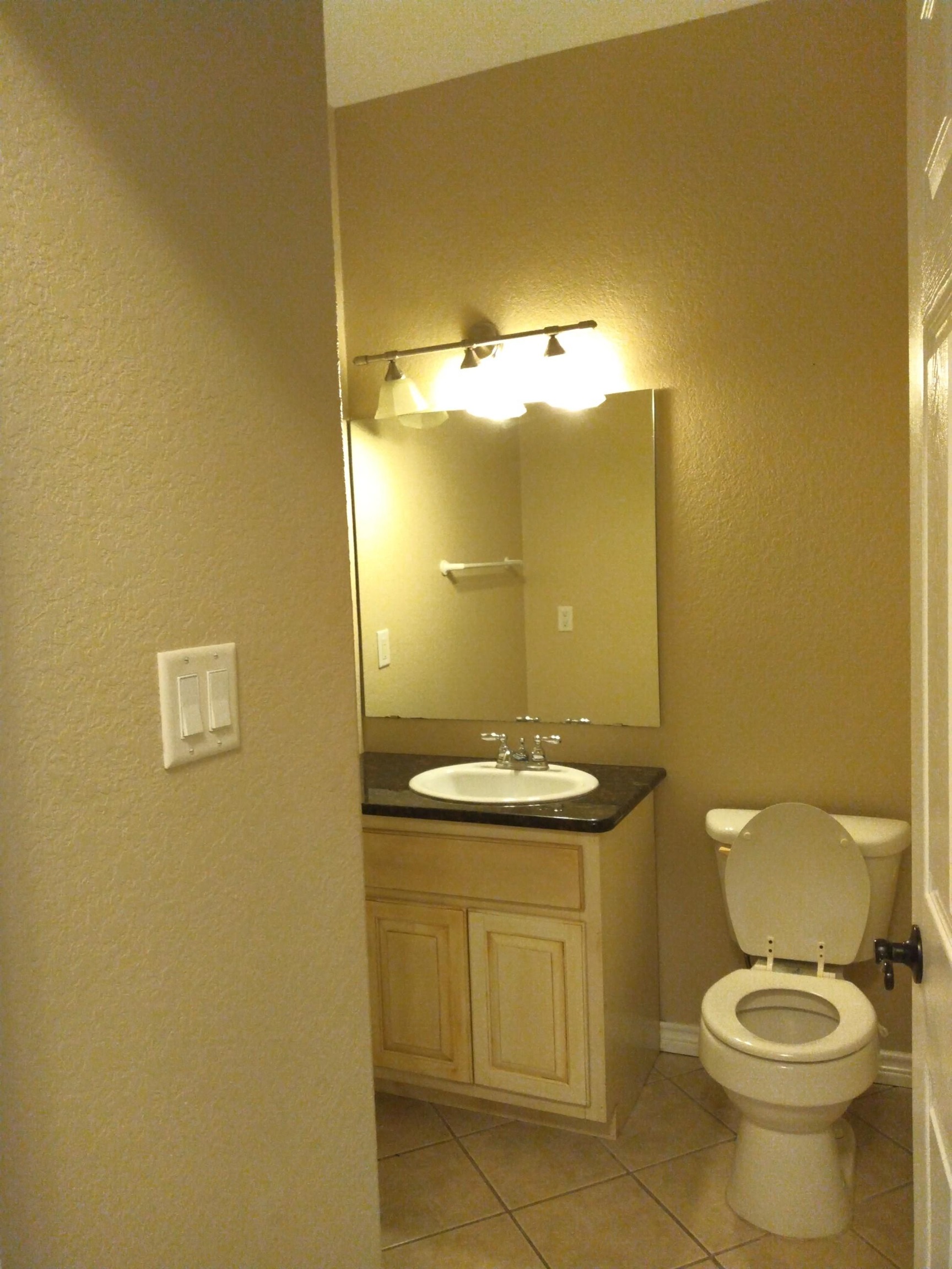 Image 8 of 17 For 603 8th - Unit D E