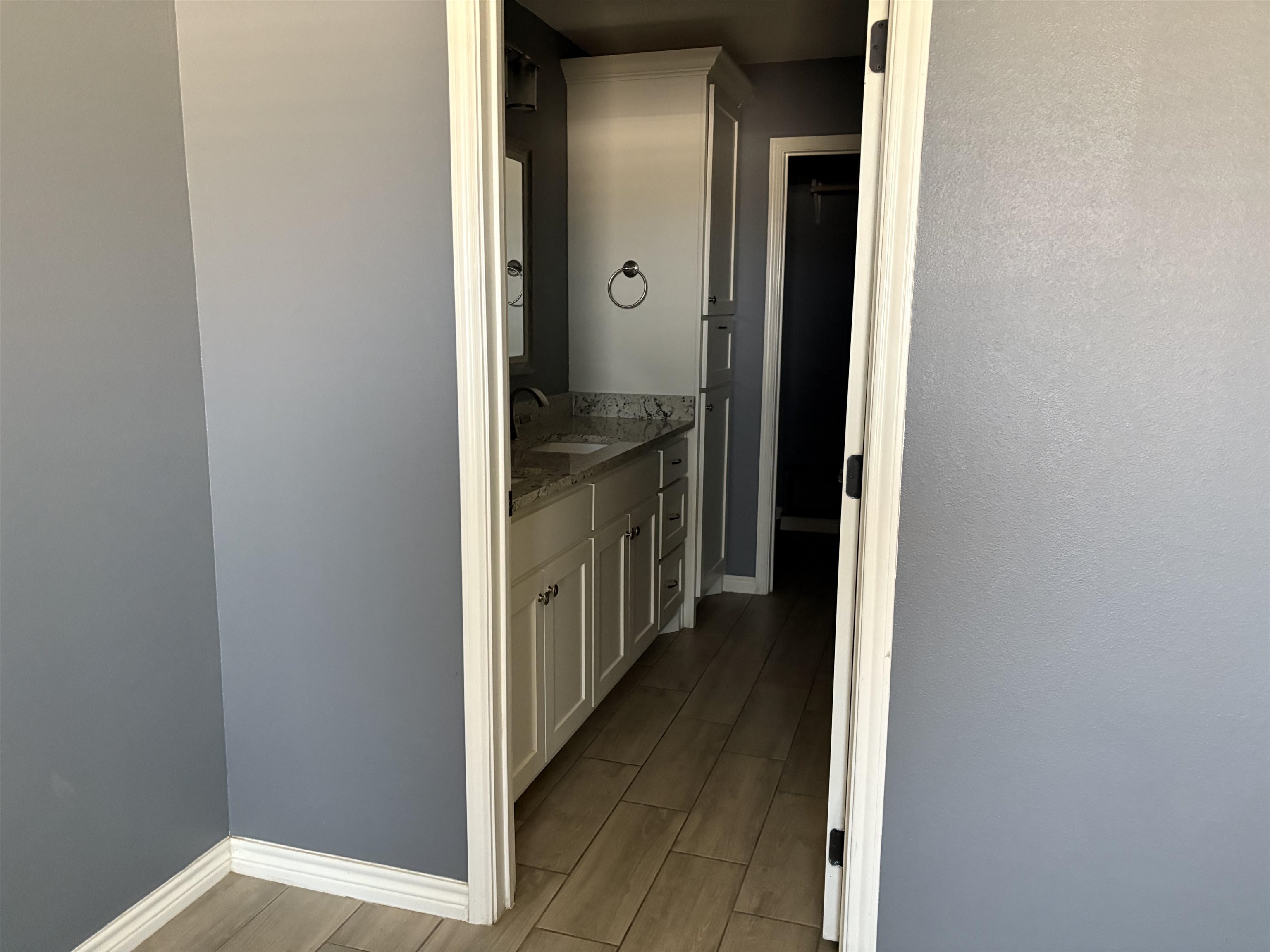 Image 3 of 8 For 1020 Tesoro Stone