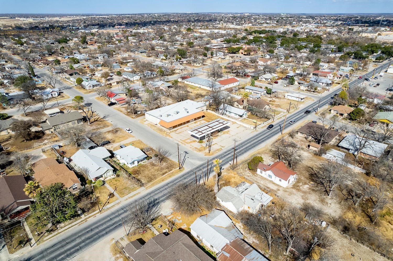 Image 17 of 50 For 811 Las Vacas