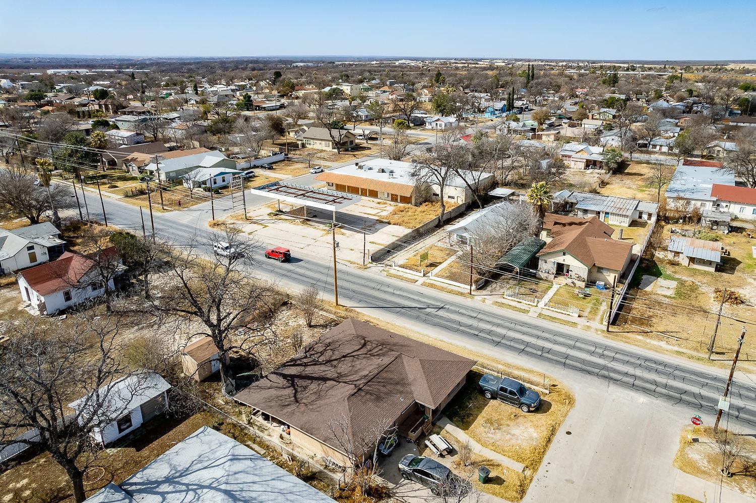 Image 18 of 50 For 811 Las Vacas