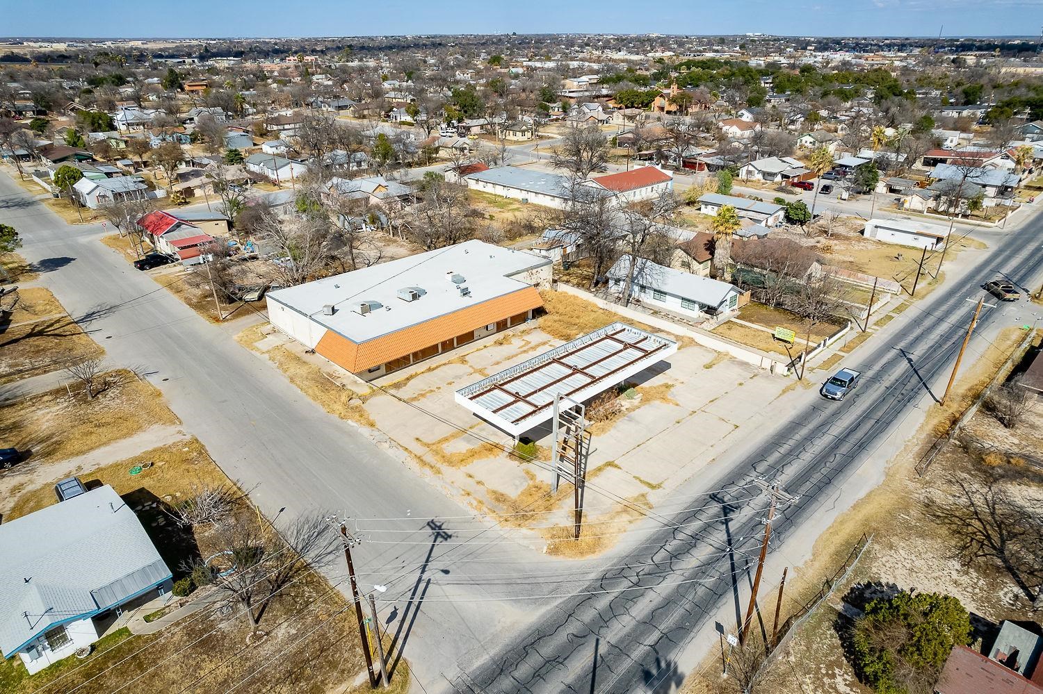 Image 19 of 50 For 811 Las Vacas