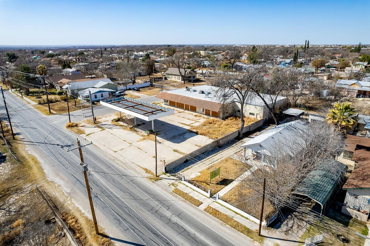 Image 2 of 50 For 811 Las Vacas