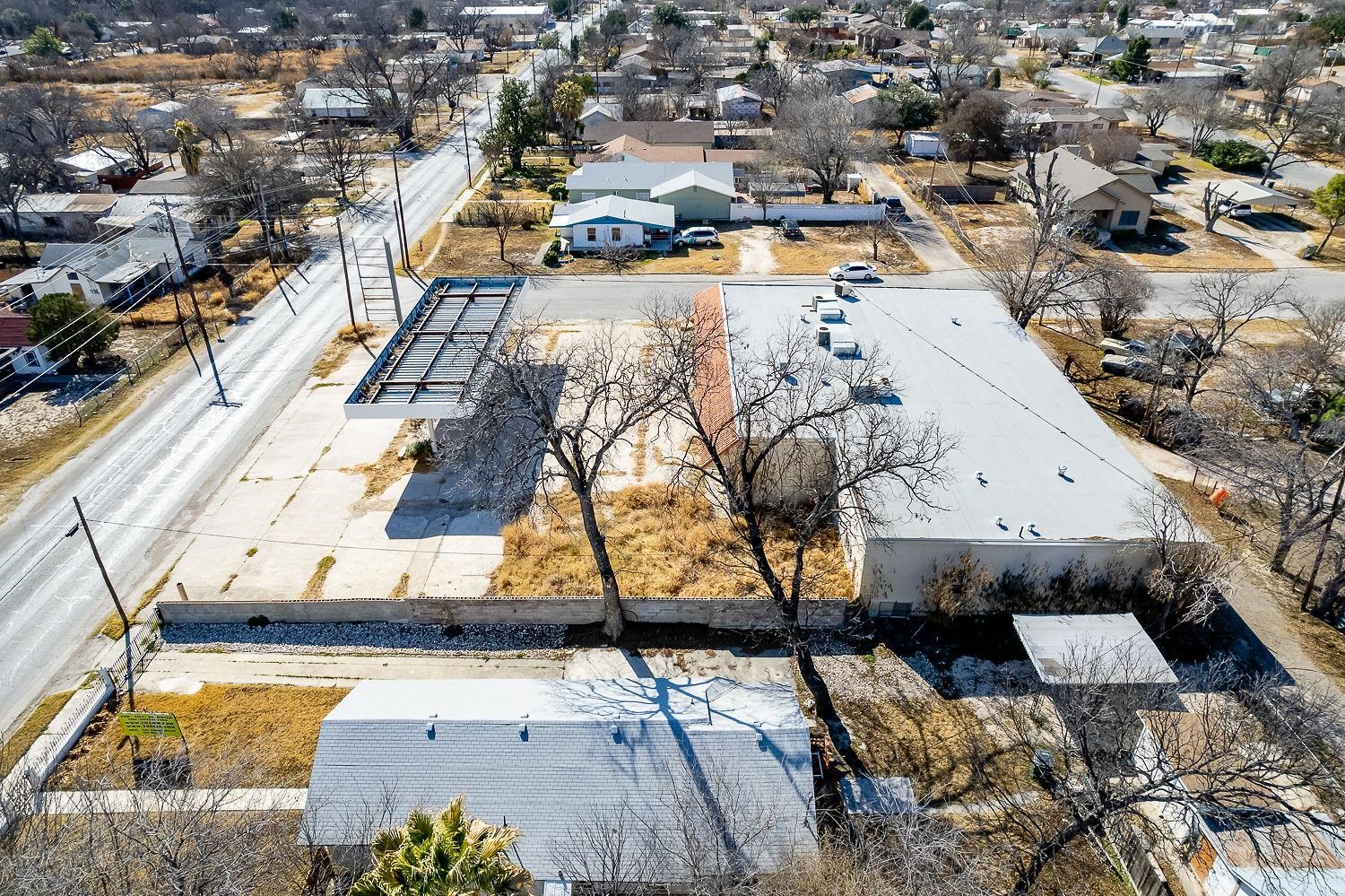 Image 29 of 50 For 811 Las Vacas