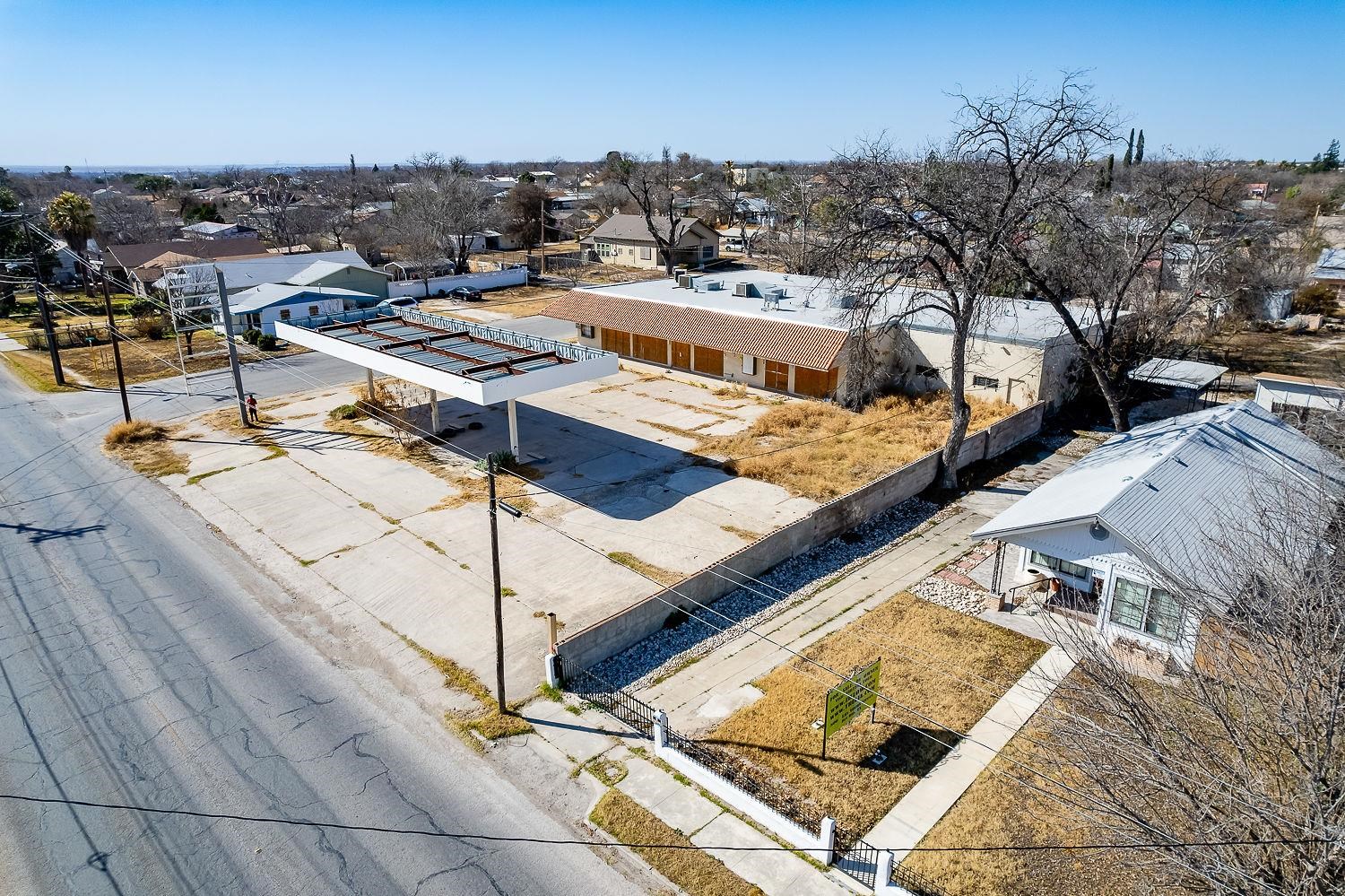 Image 3 of 50 For 811 Las Vacas