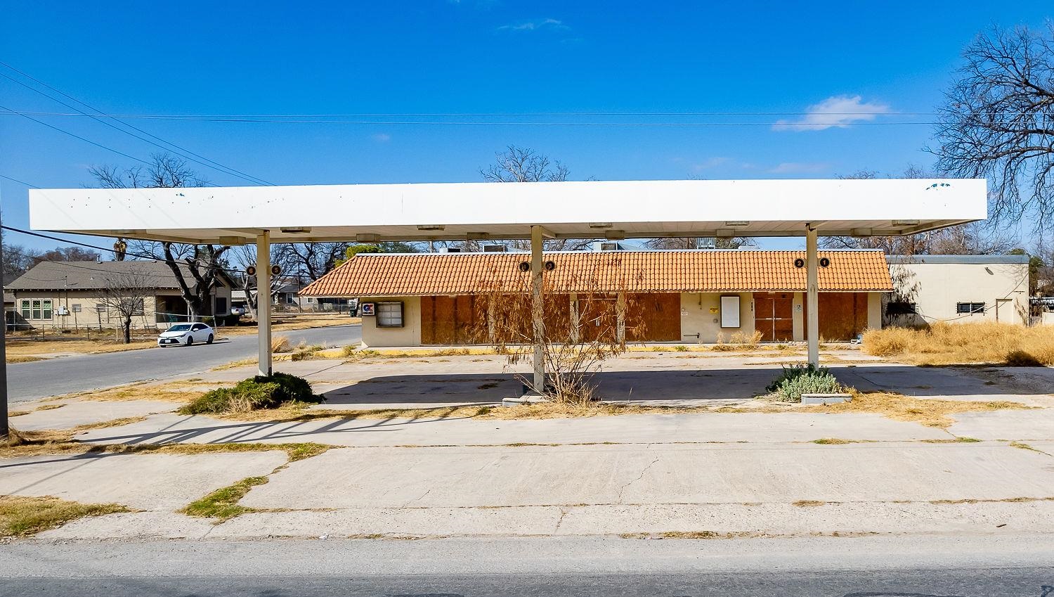 Image 4 of 50 For 811 Las Vacas