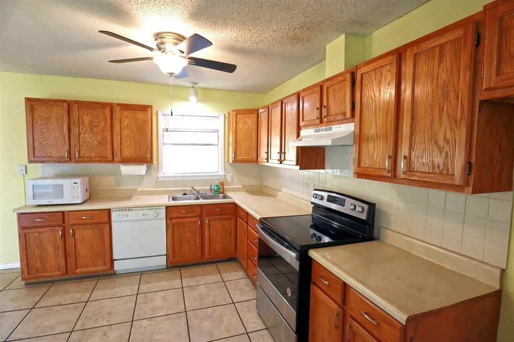 Image 2 of 19 For 209 Margaret