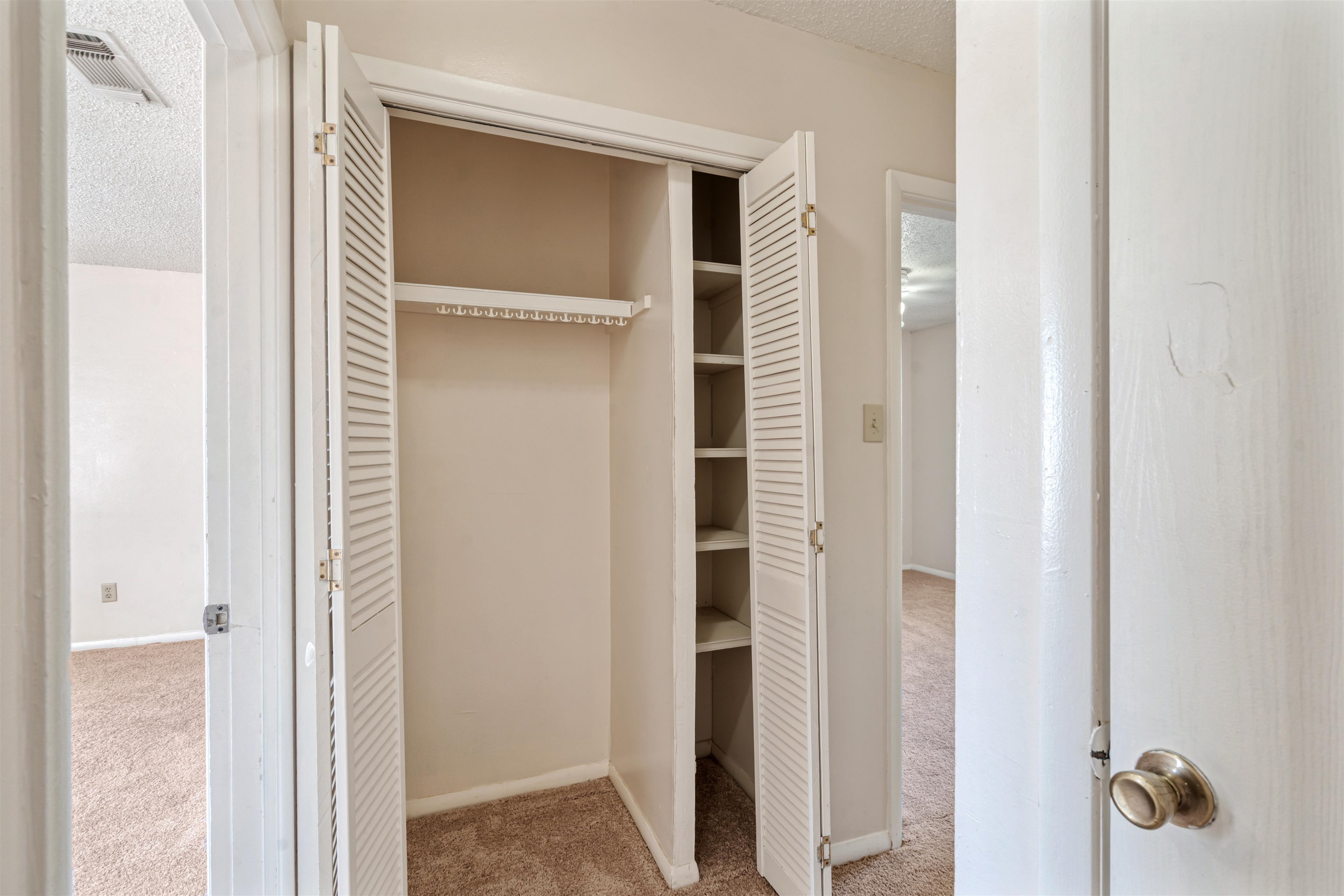 Image 10 of 17 For 221 Mary Lou