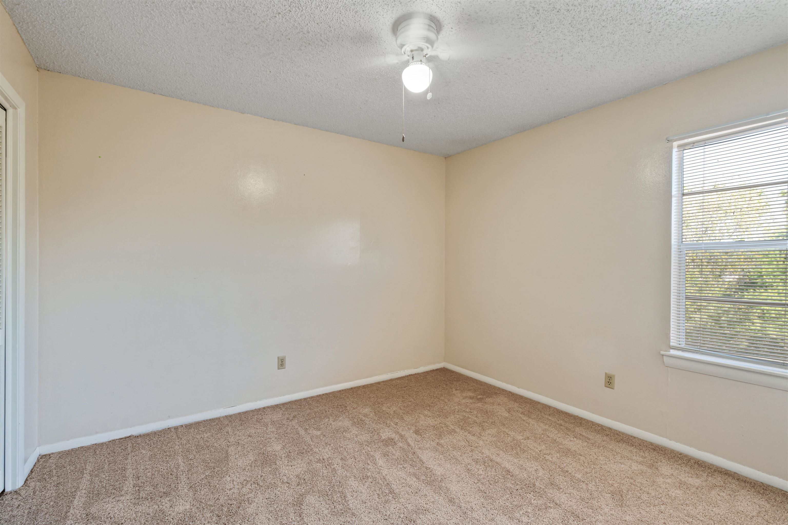 Image 11 of 17 For 221 Mary Lou