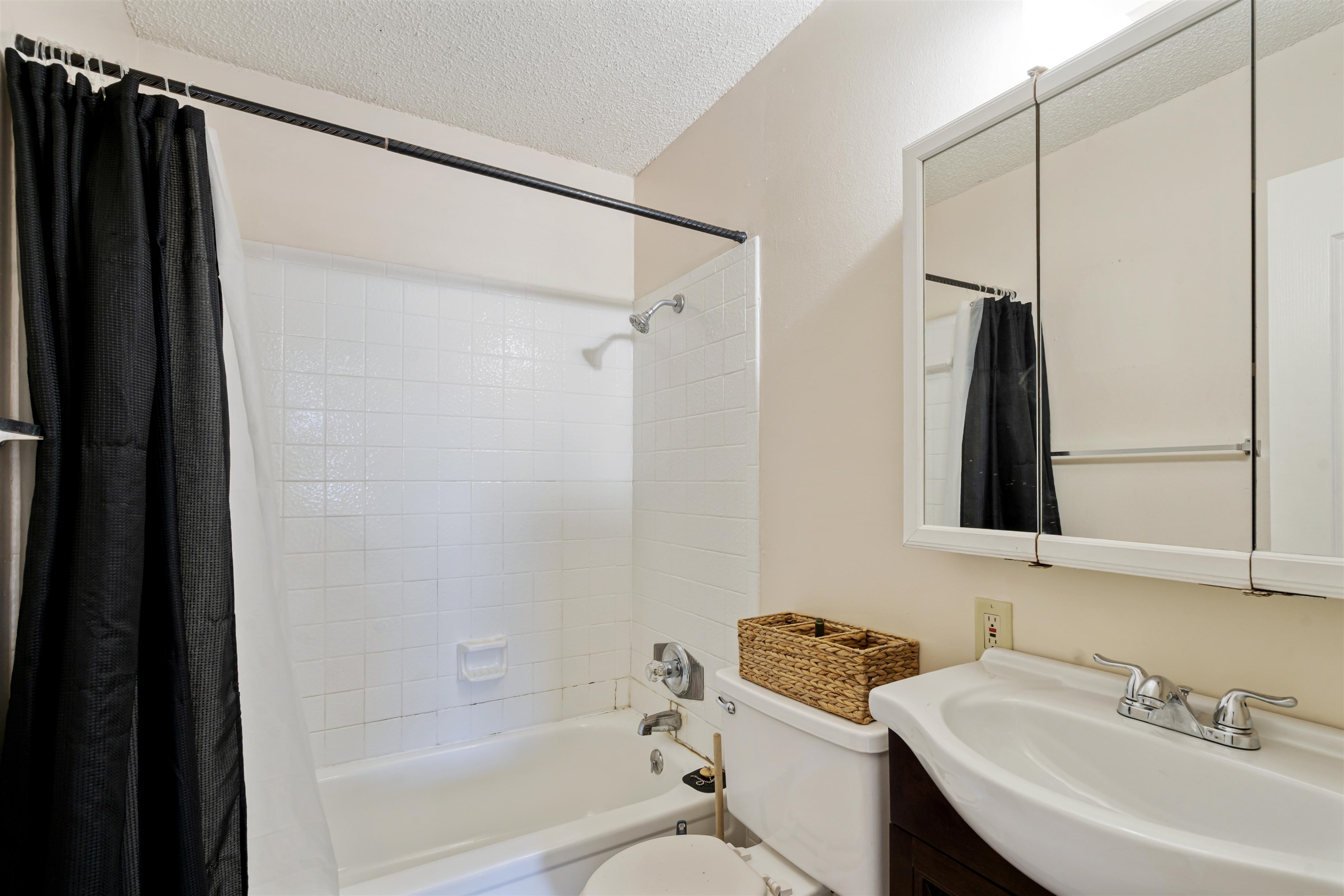 Image 13 of 17 For 221 Mary Lou