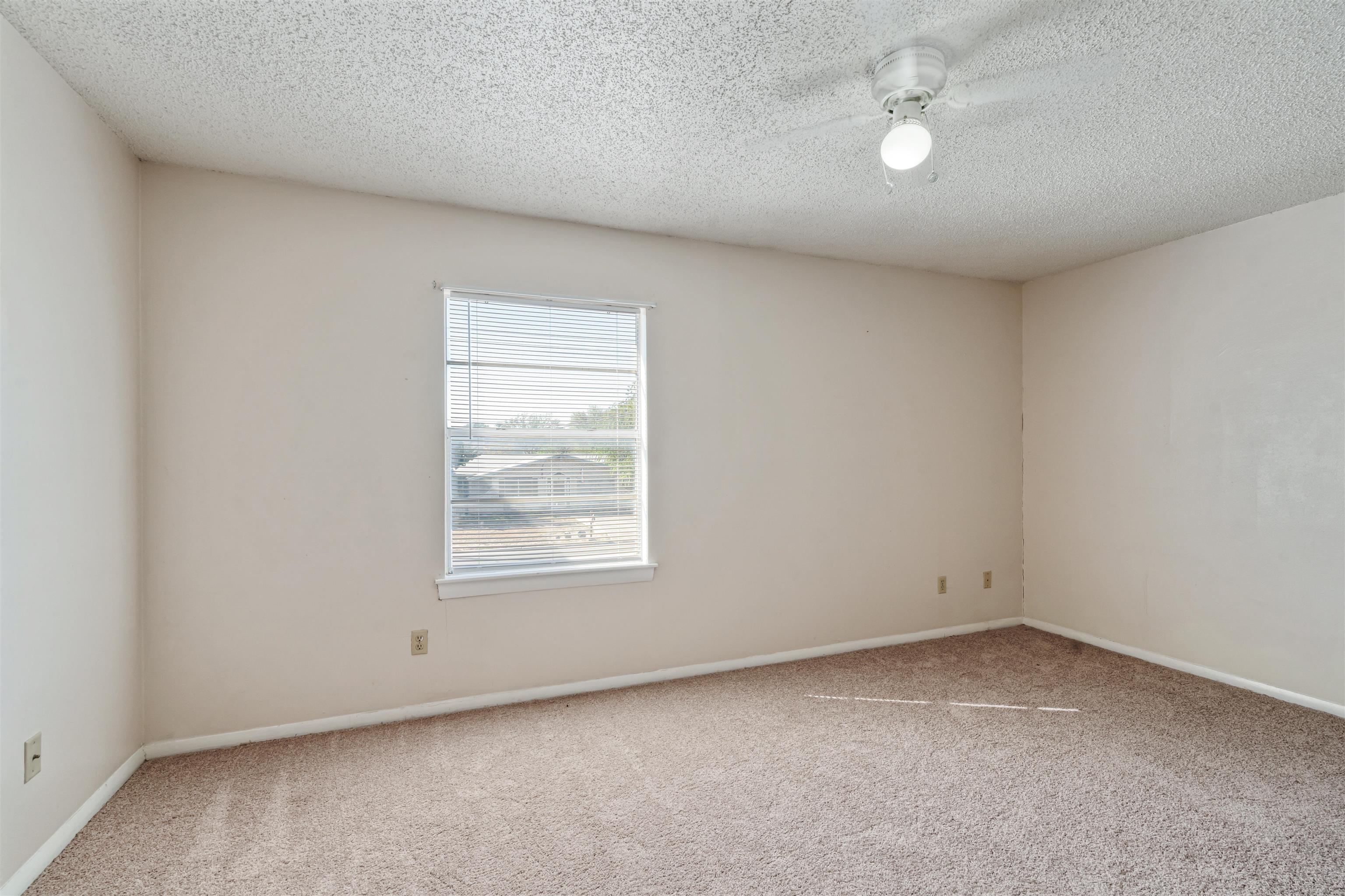 Image 14 of 17 For 221 Mary Lou