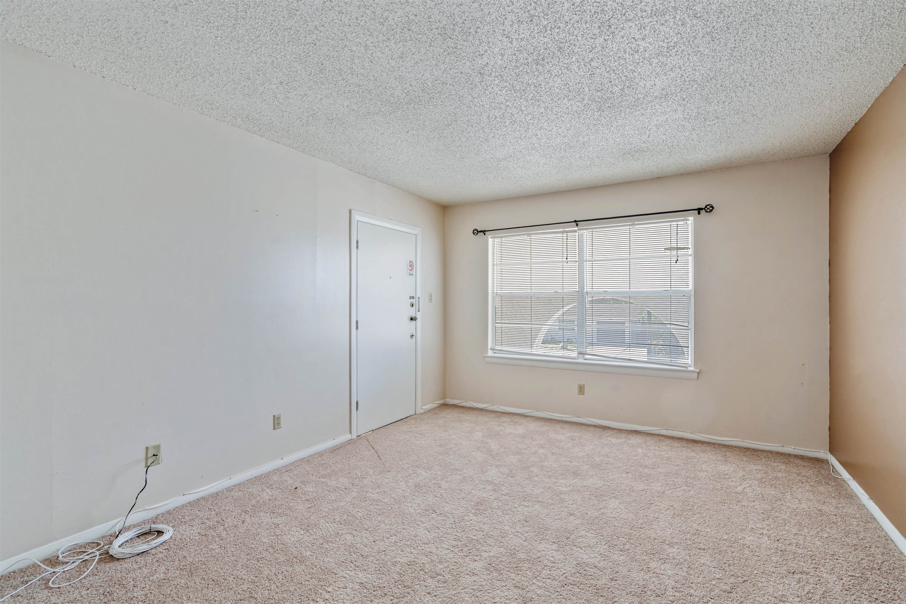 Image 2 of 17 For 221 Mary Lou