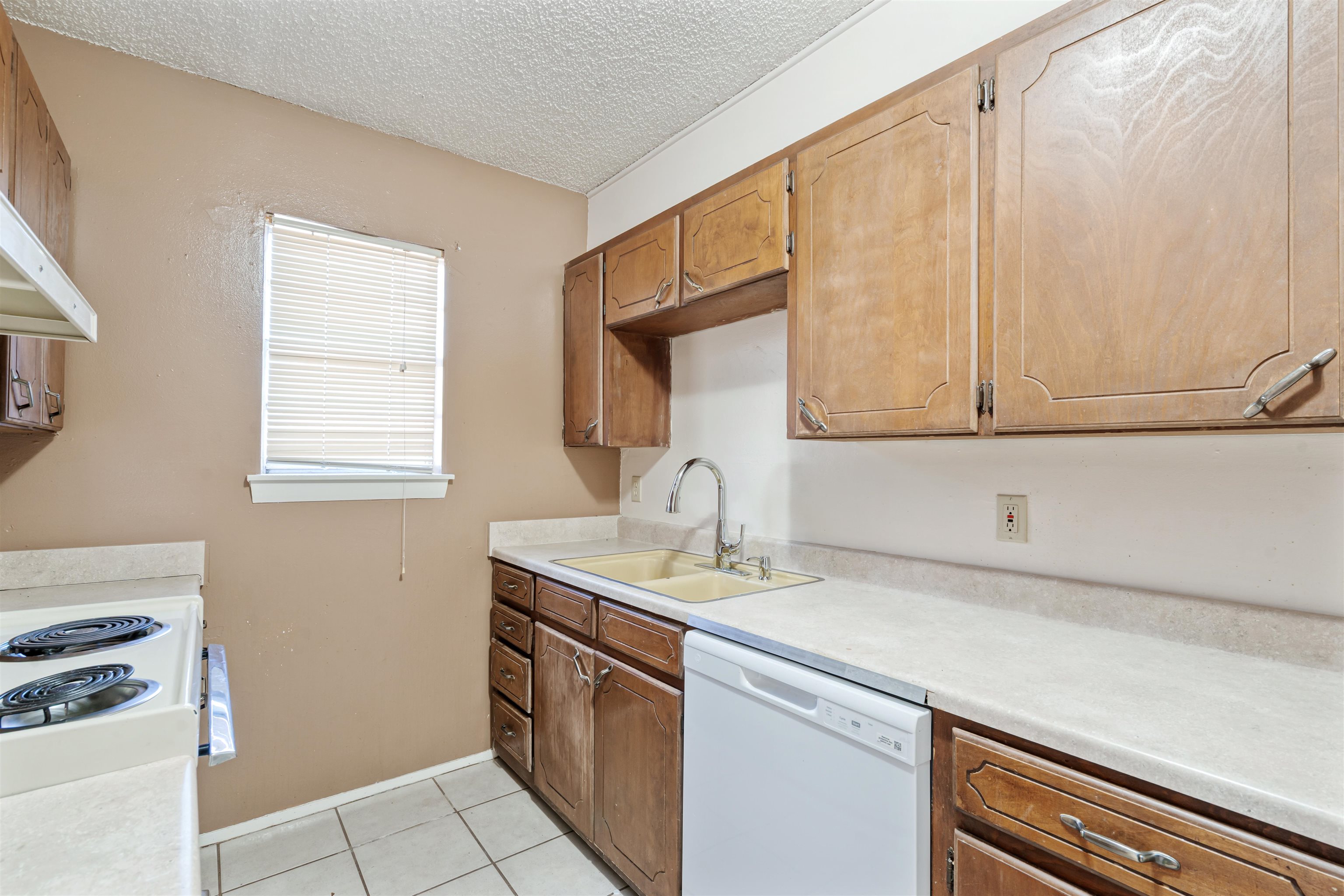 Image 6 of 17 For 221 Mary Lou