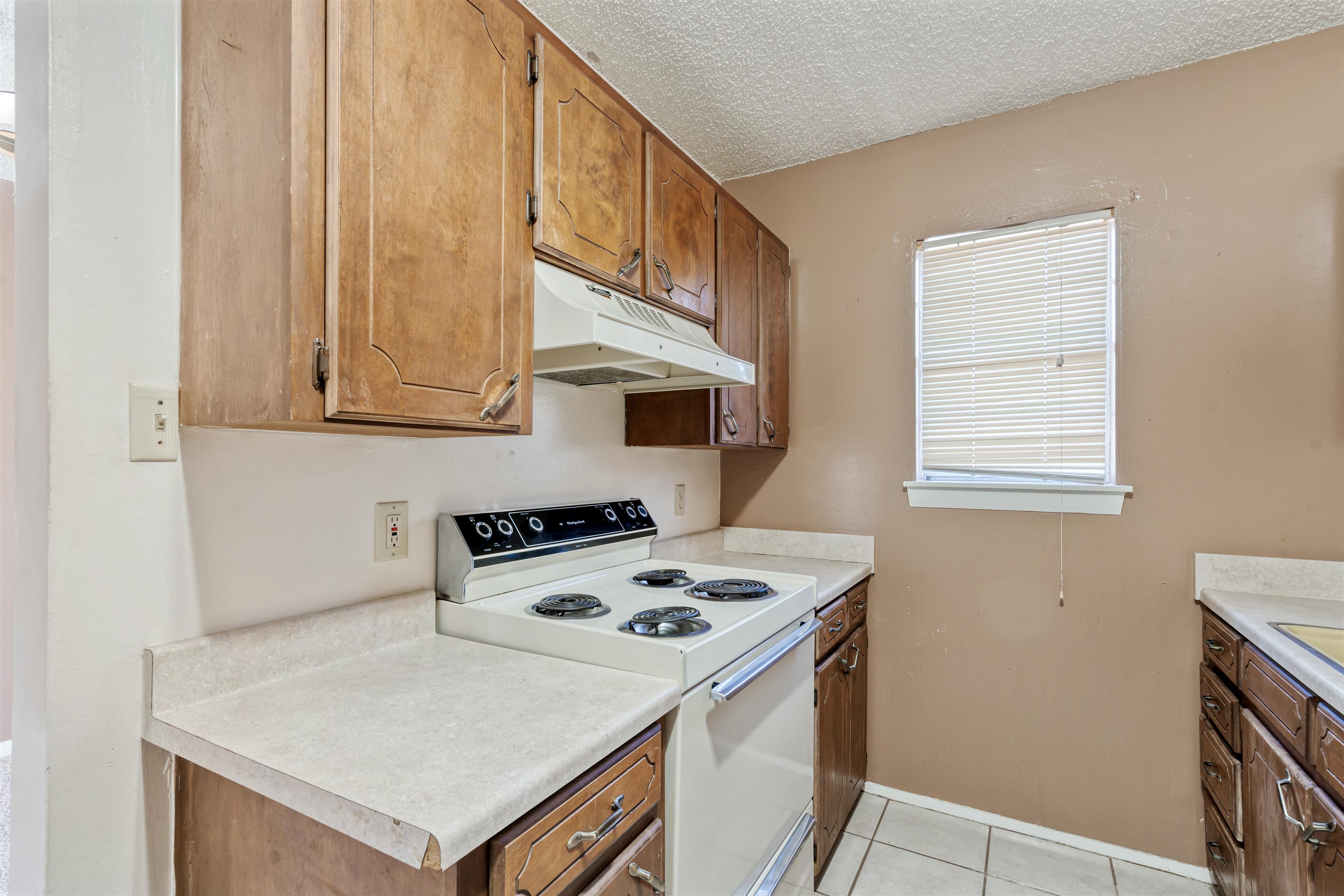 Image 7 of 17 For 221 Mary Lou