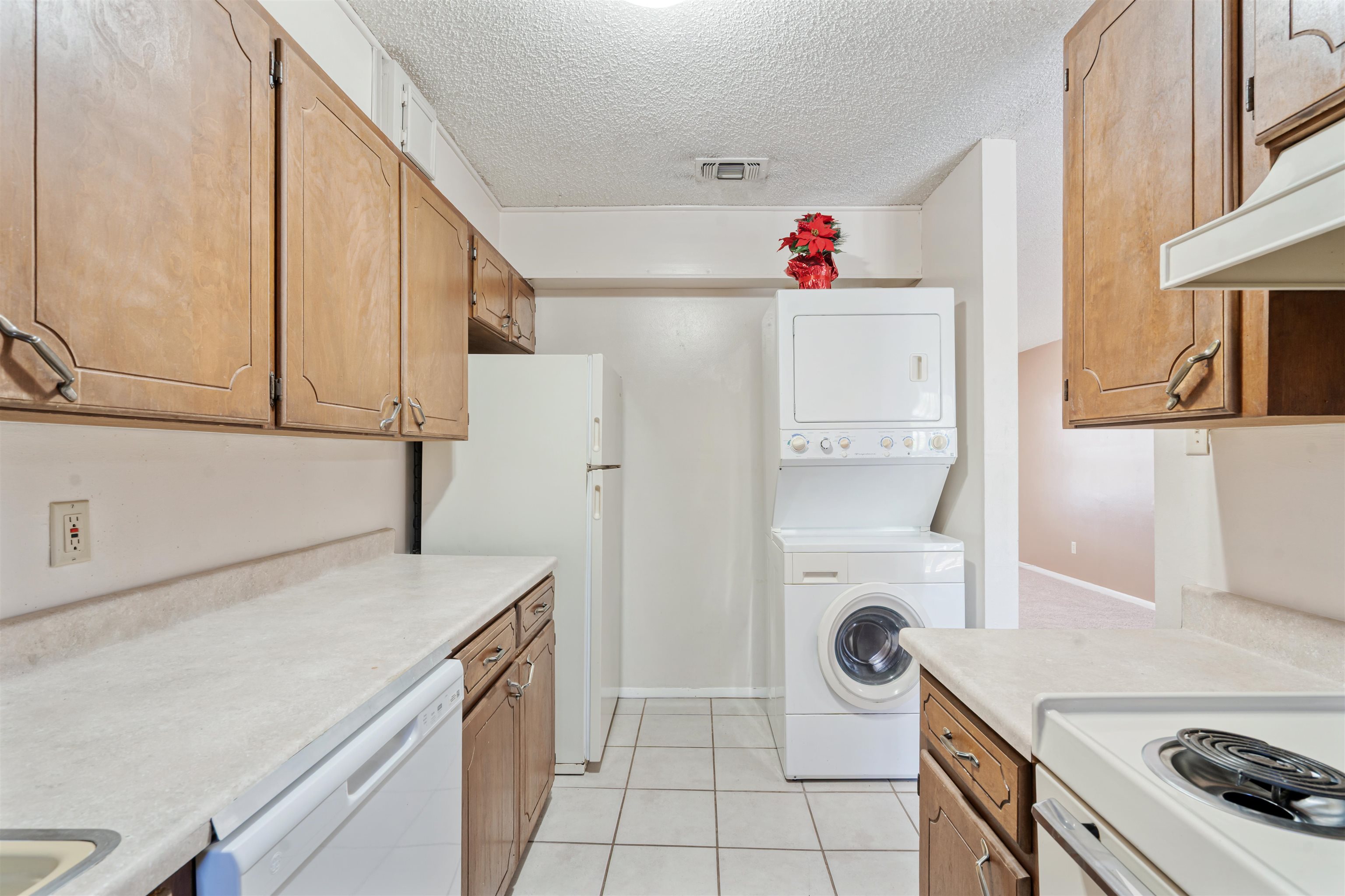 Image 8 of 17 For 221 Mary Lou