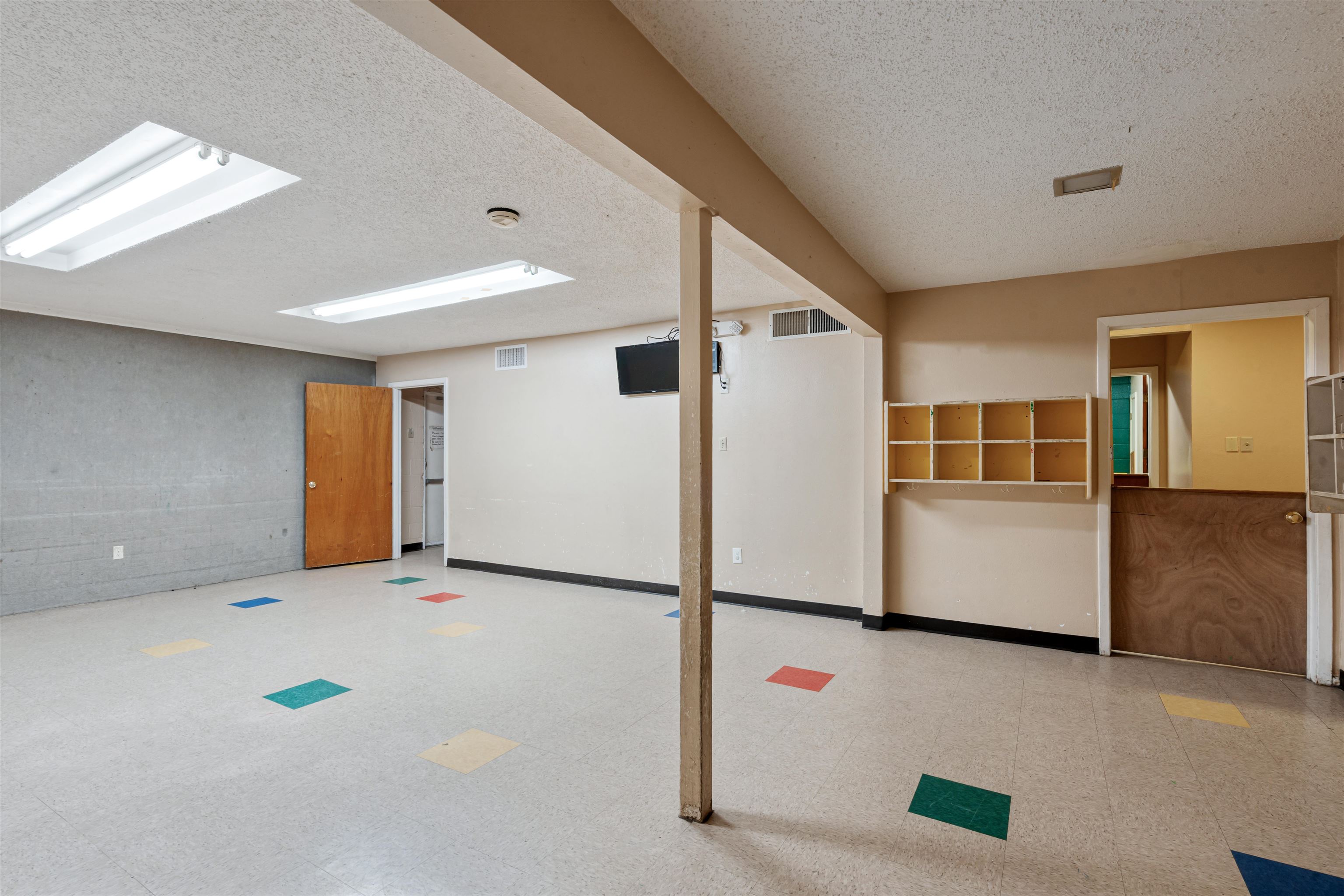 Image 24 of 48 For 3603 Veterans