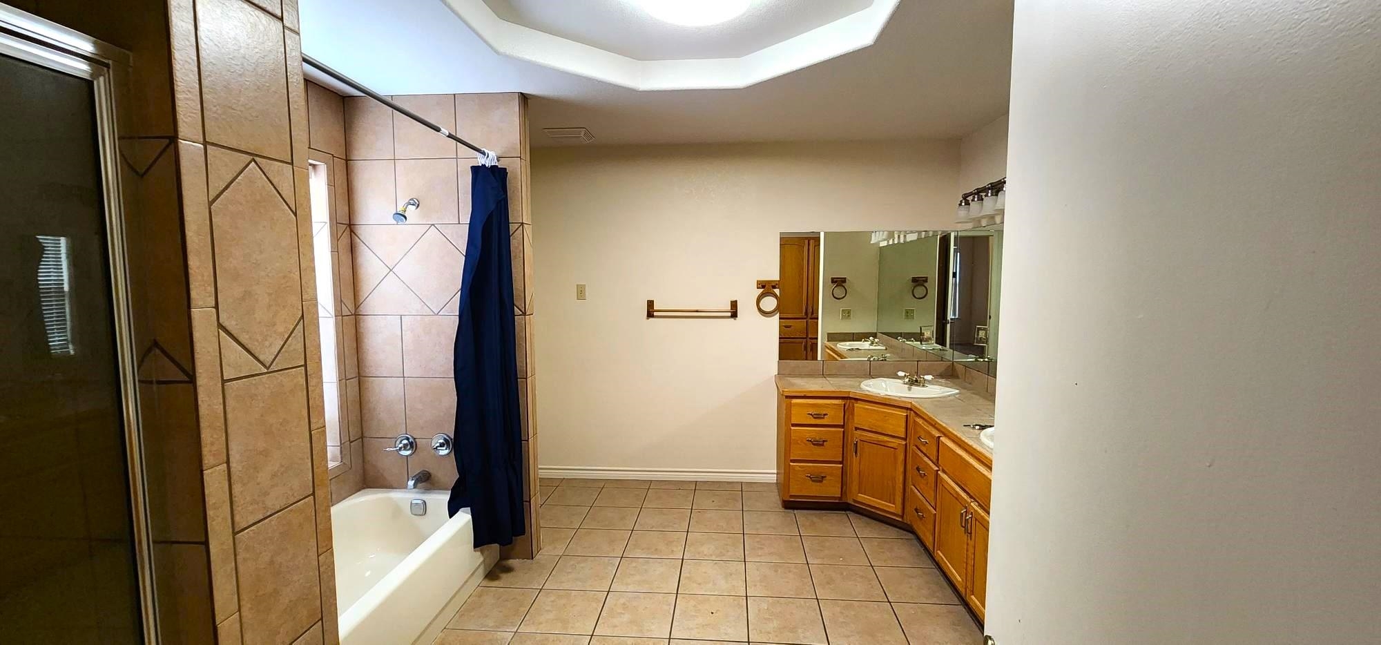 Image 6 of 7 For 760 Lago Vista