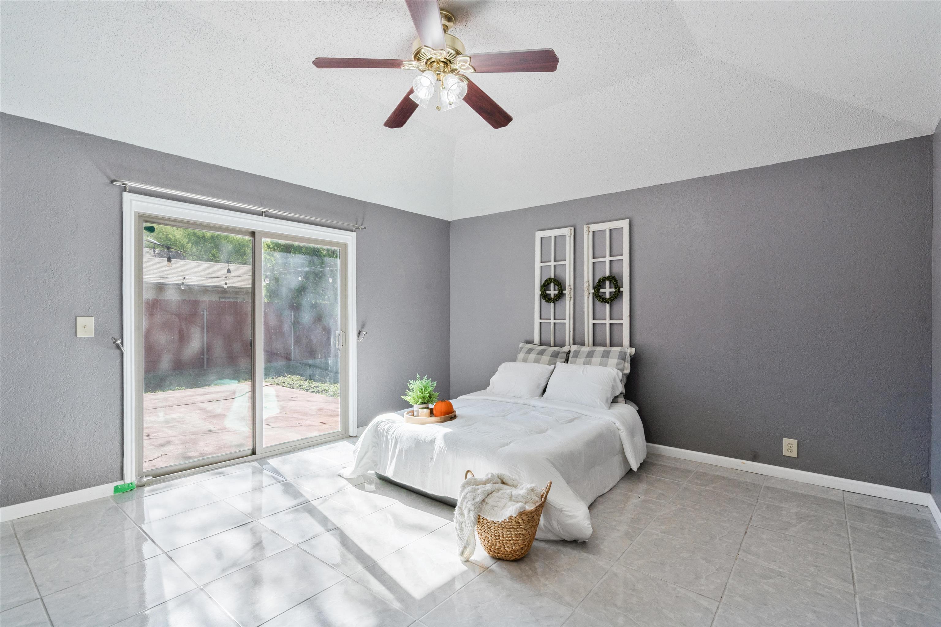 Image 15 of 37 For 1018 Fort Clark