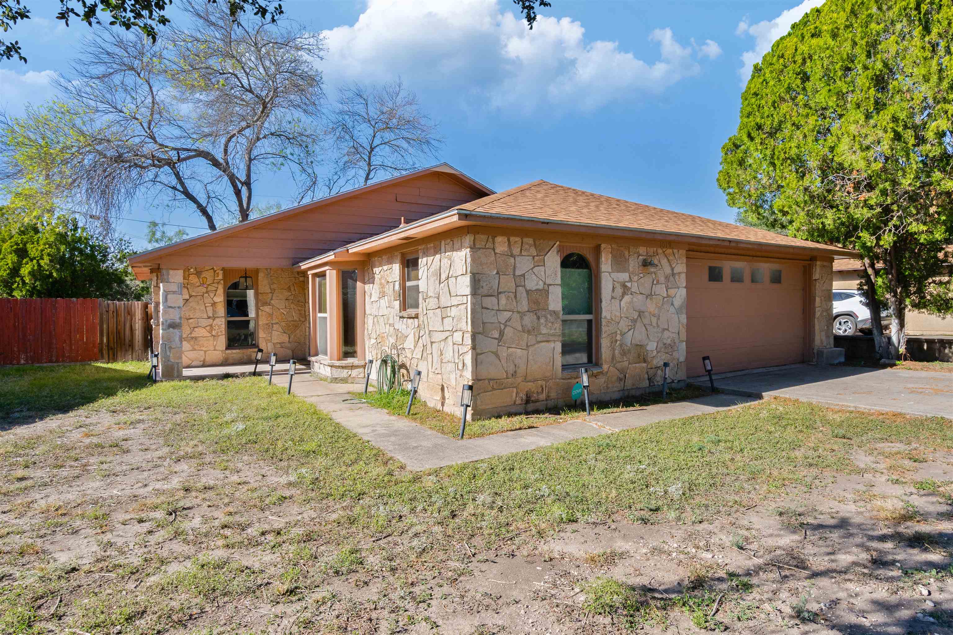 Image 2 of 37 For 1018 Fort Clark