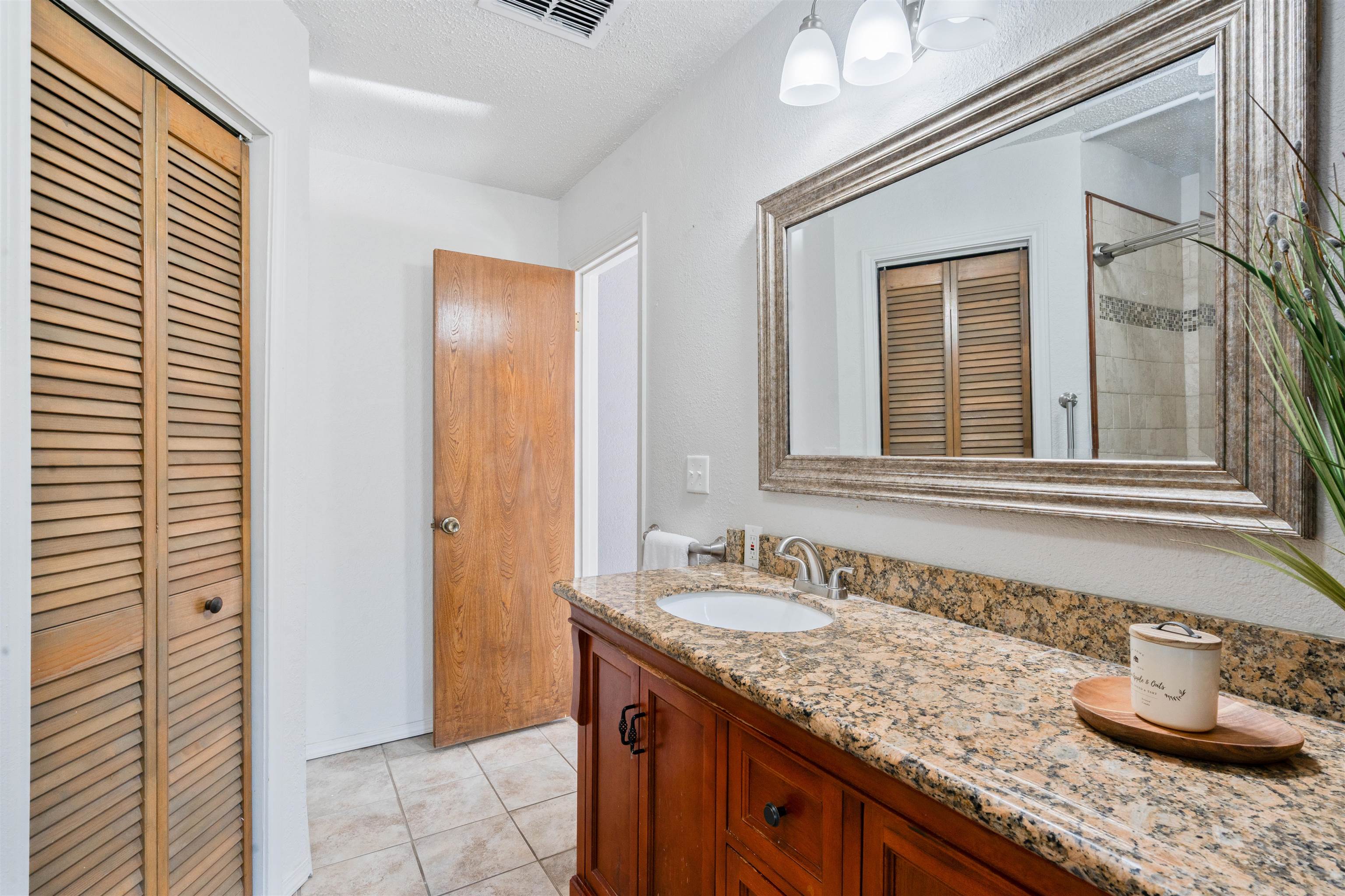 Image 20 of 37 For 1018 Fort Clark