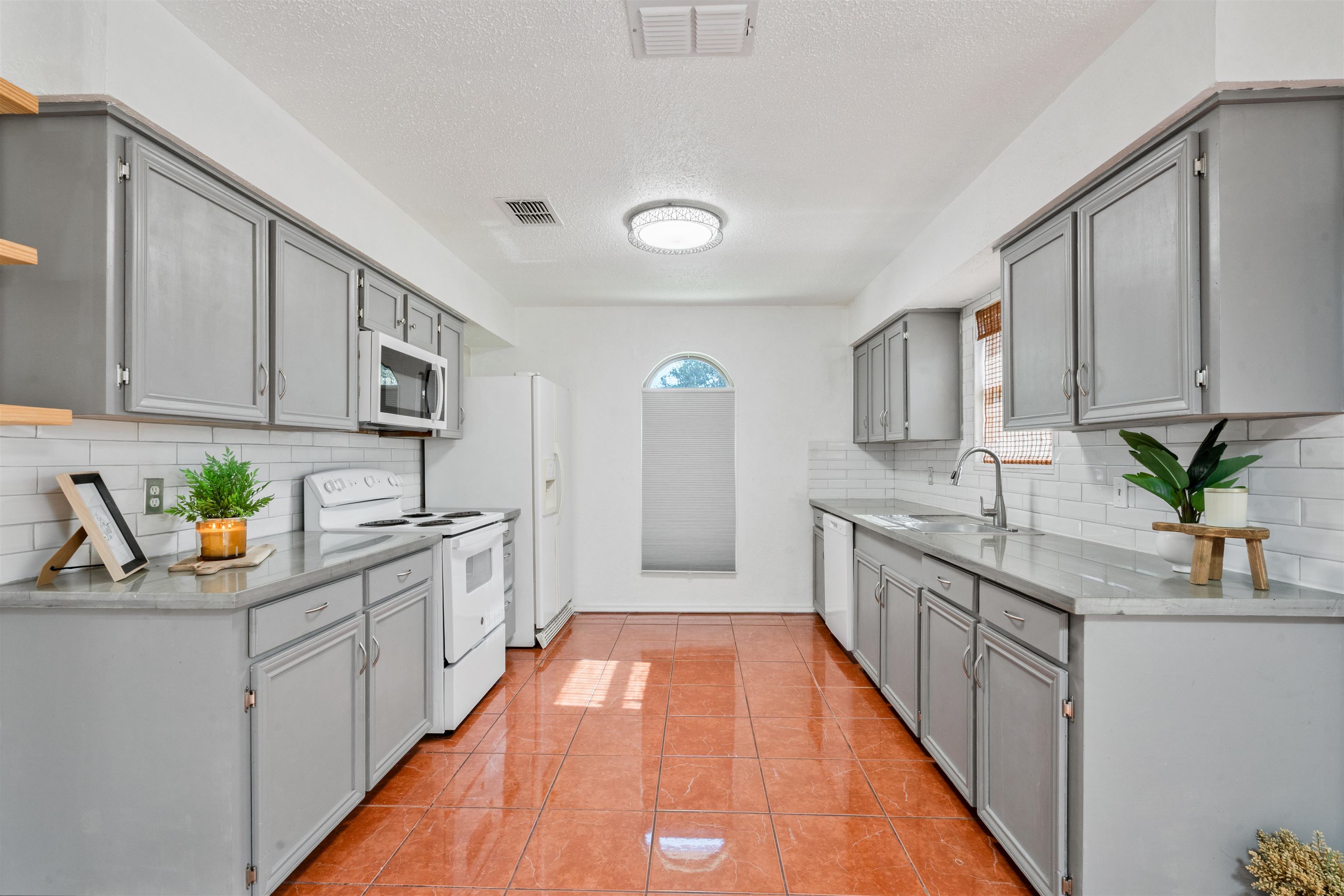 Image 4 of 37 For 1018 Fort Clark