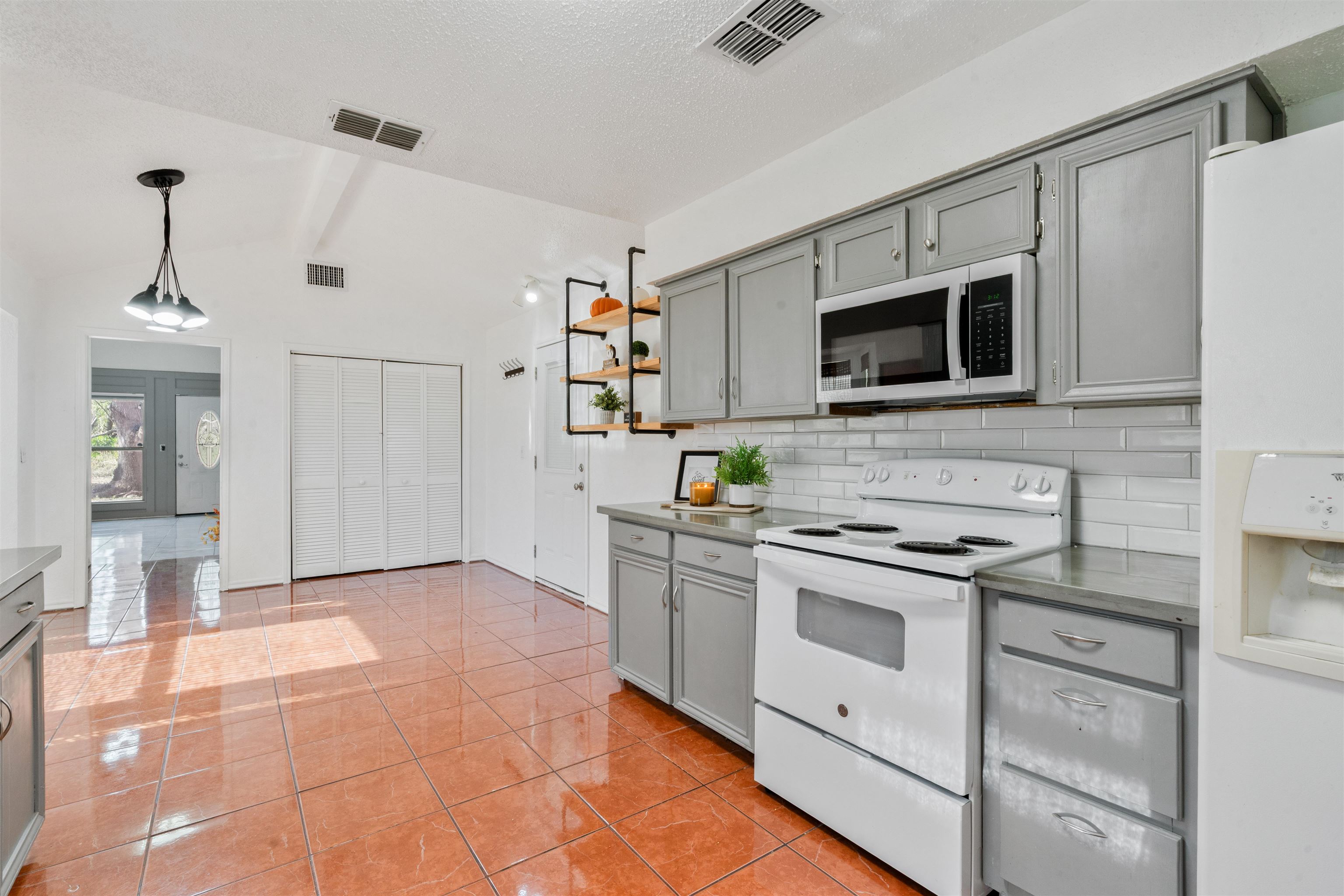 Image 7 of 37 For 1018 Fort Clark