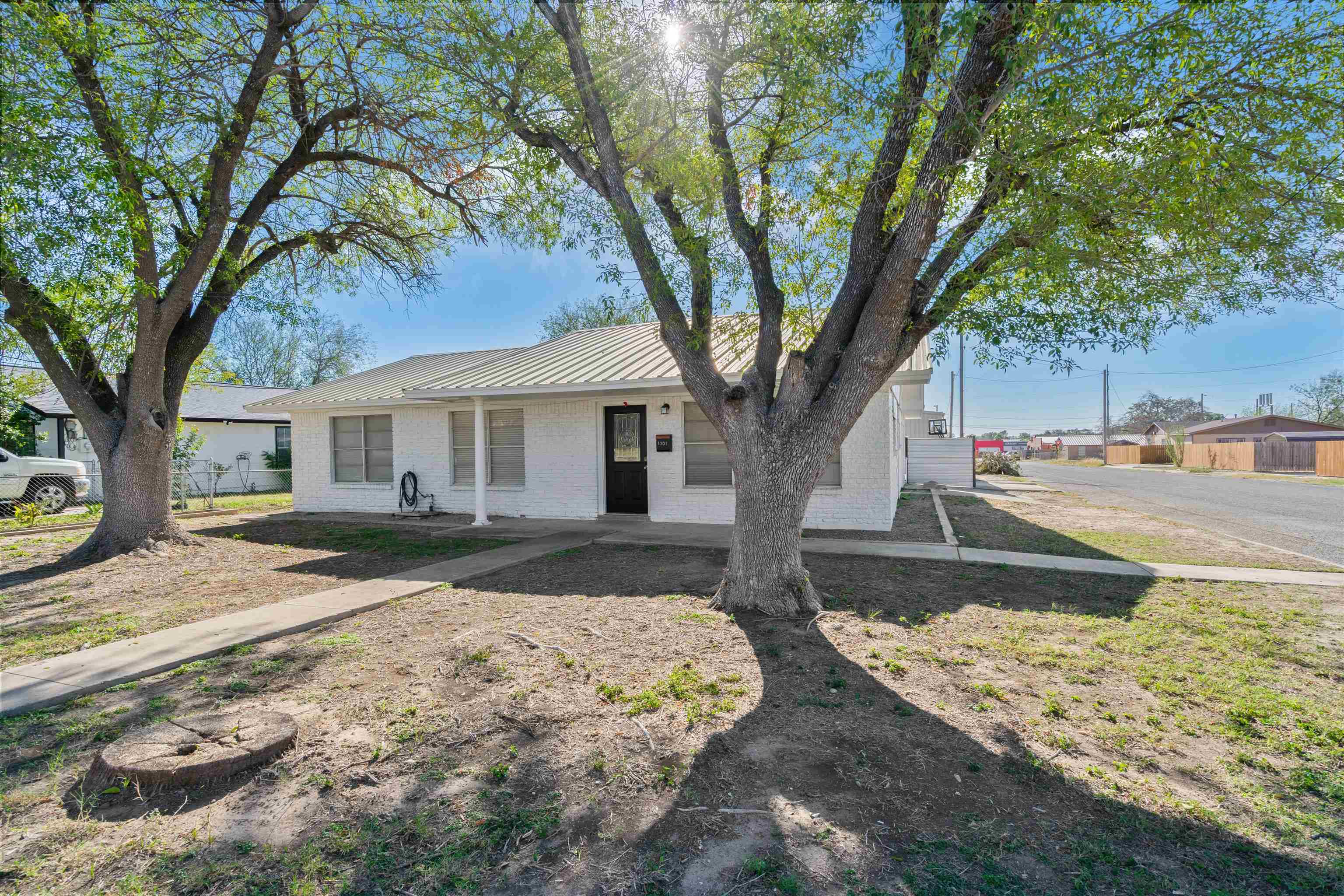 Image 2 of 21 For 1301 2nd E 