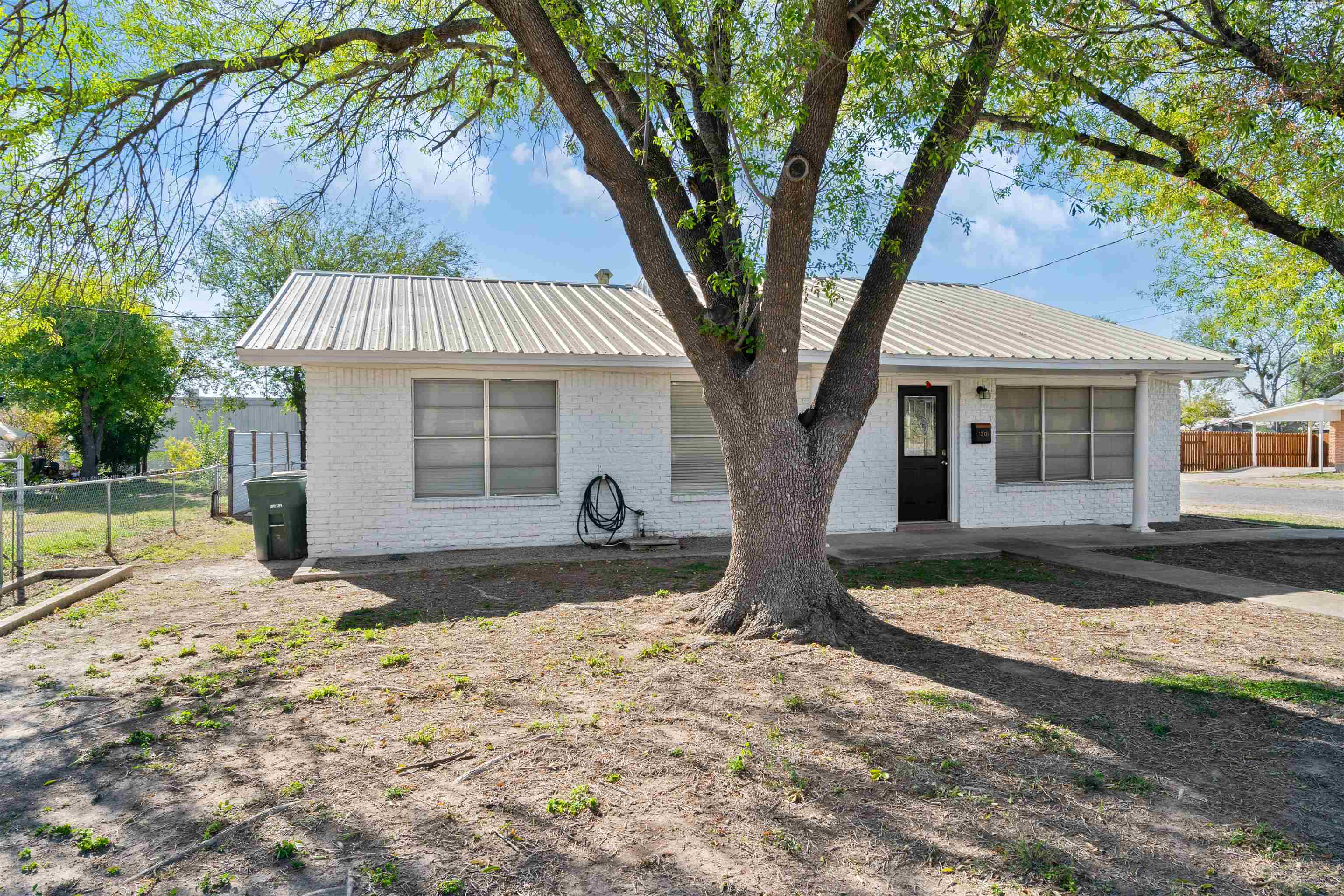 Image 3 of 21 For 1301 2nd E 